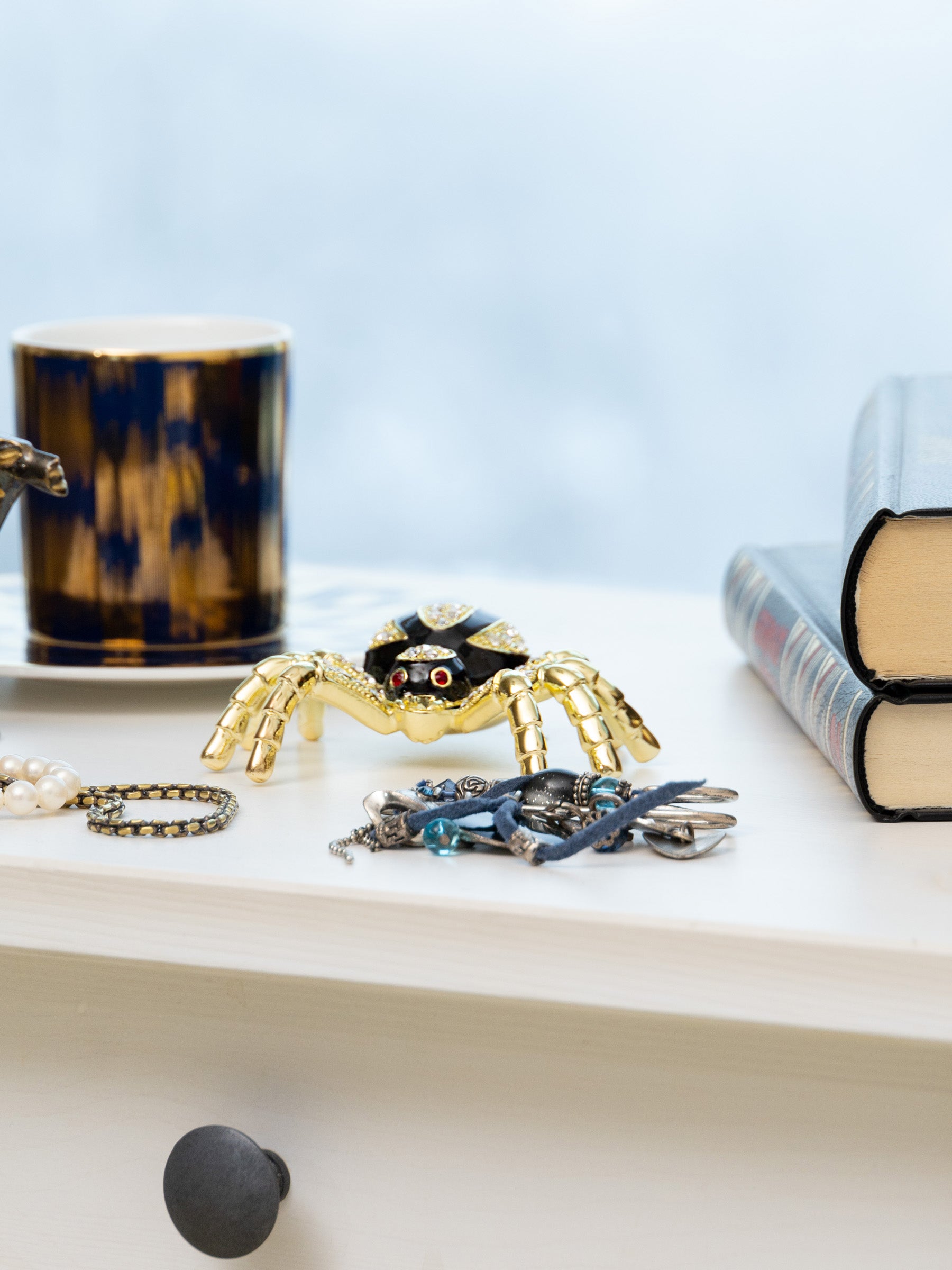 Keren Kopal Gold & Black Tarantula Spider