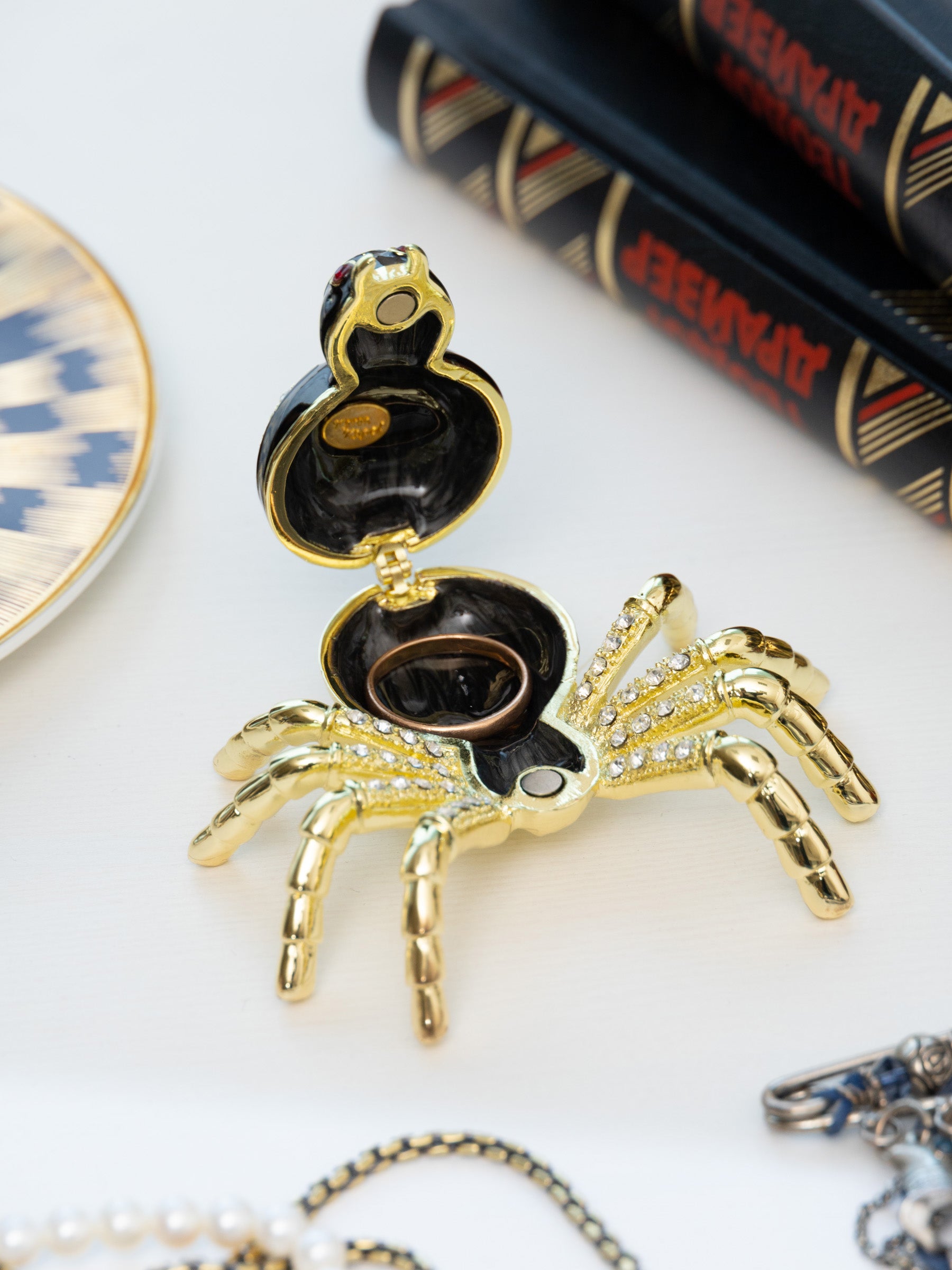 Keren Kopal Gold & Black Tarantula Spider