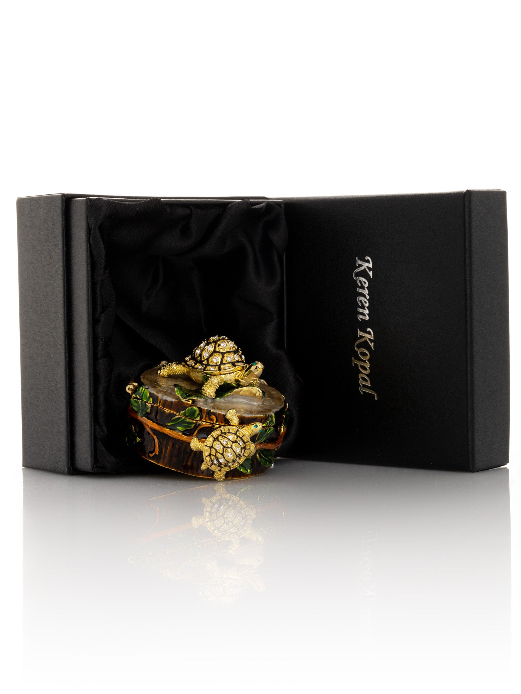 Keren Kopal Turtles on Tree Trunk