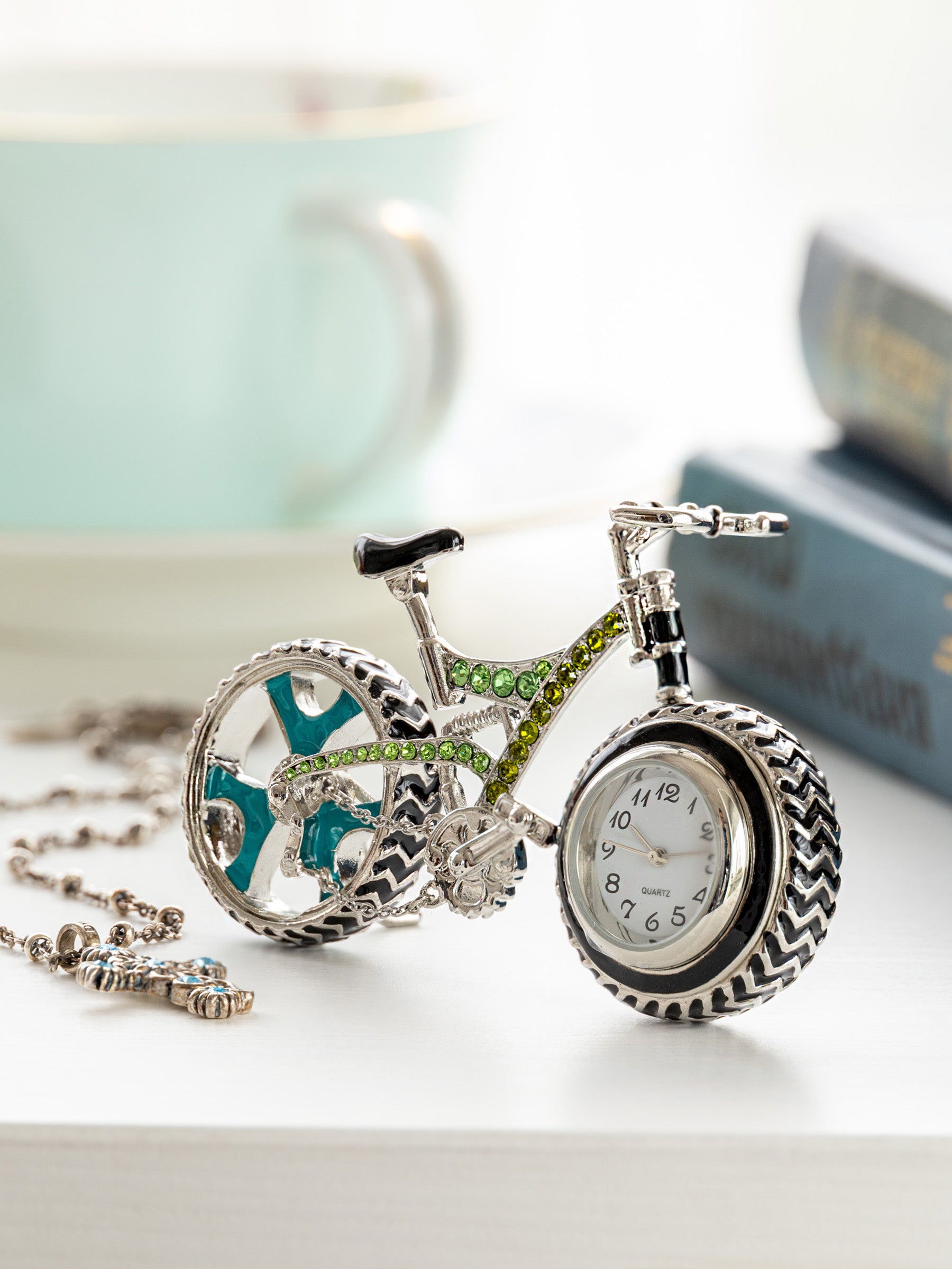 Keren Kopal Bicycle clock with Green crystals
