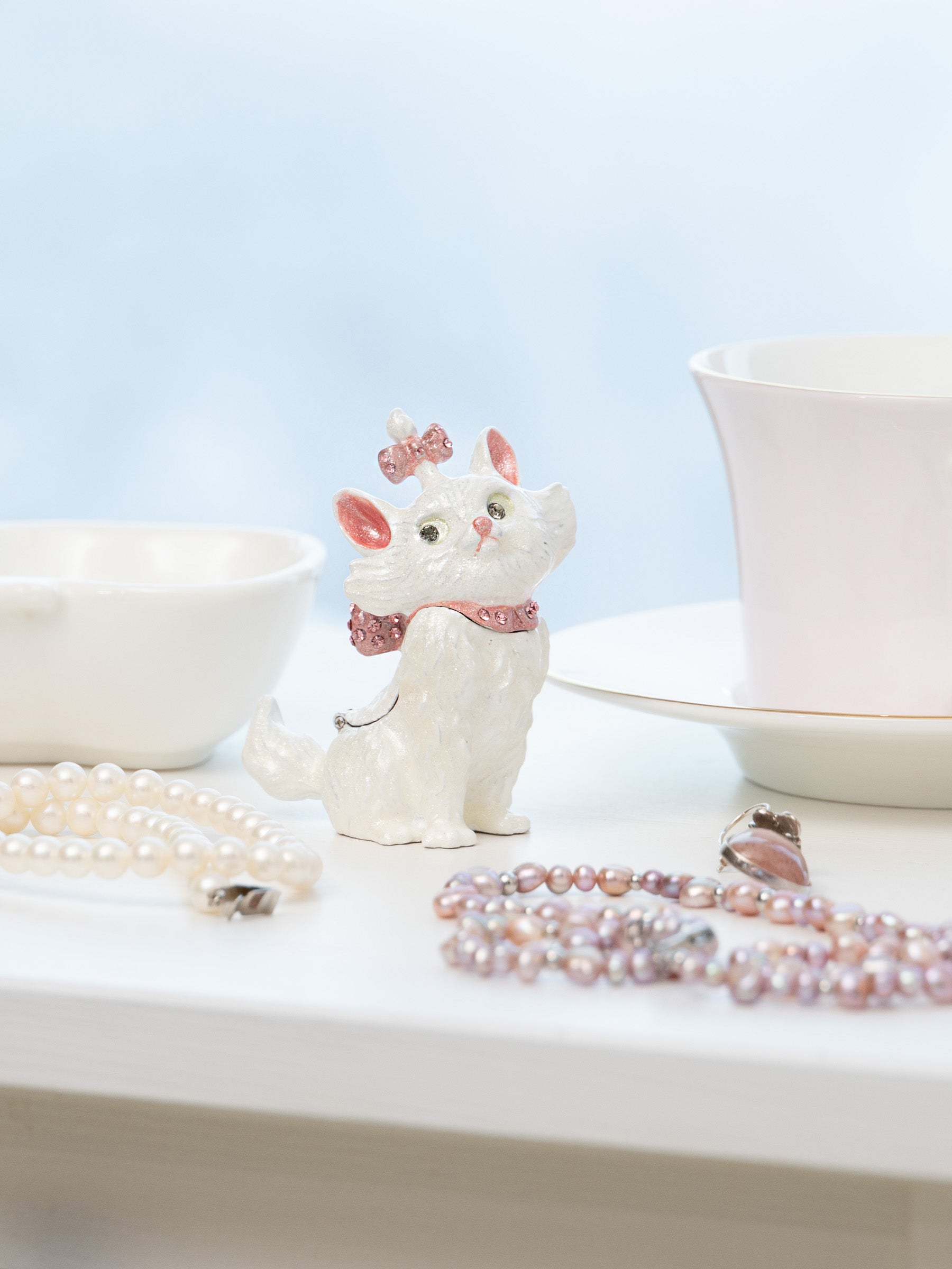 Keren Kopal Marie From Aristocats White and Pink Cat