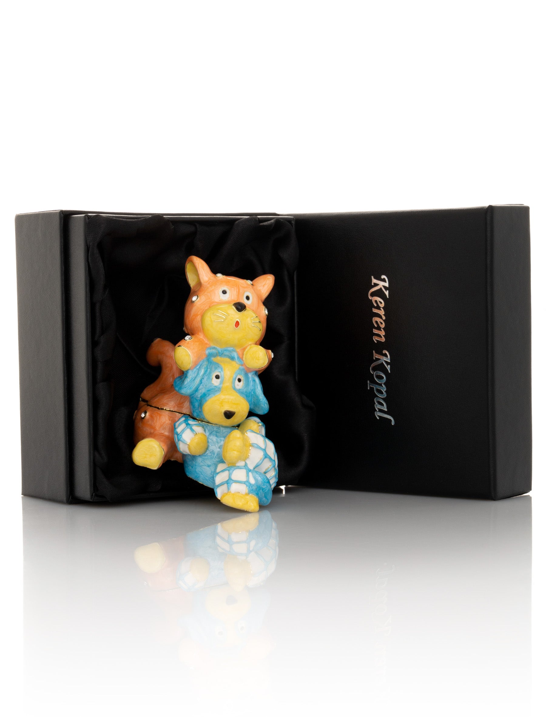 Keren Kopal Cat & Dog Friends sitting Together