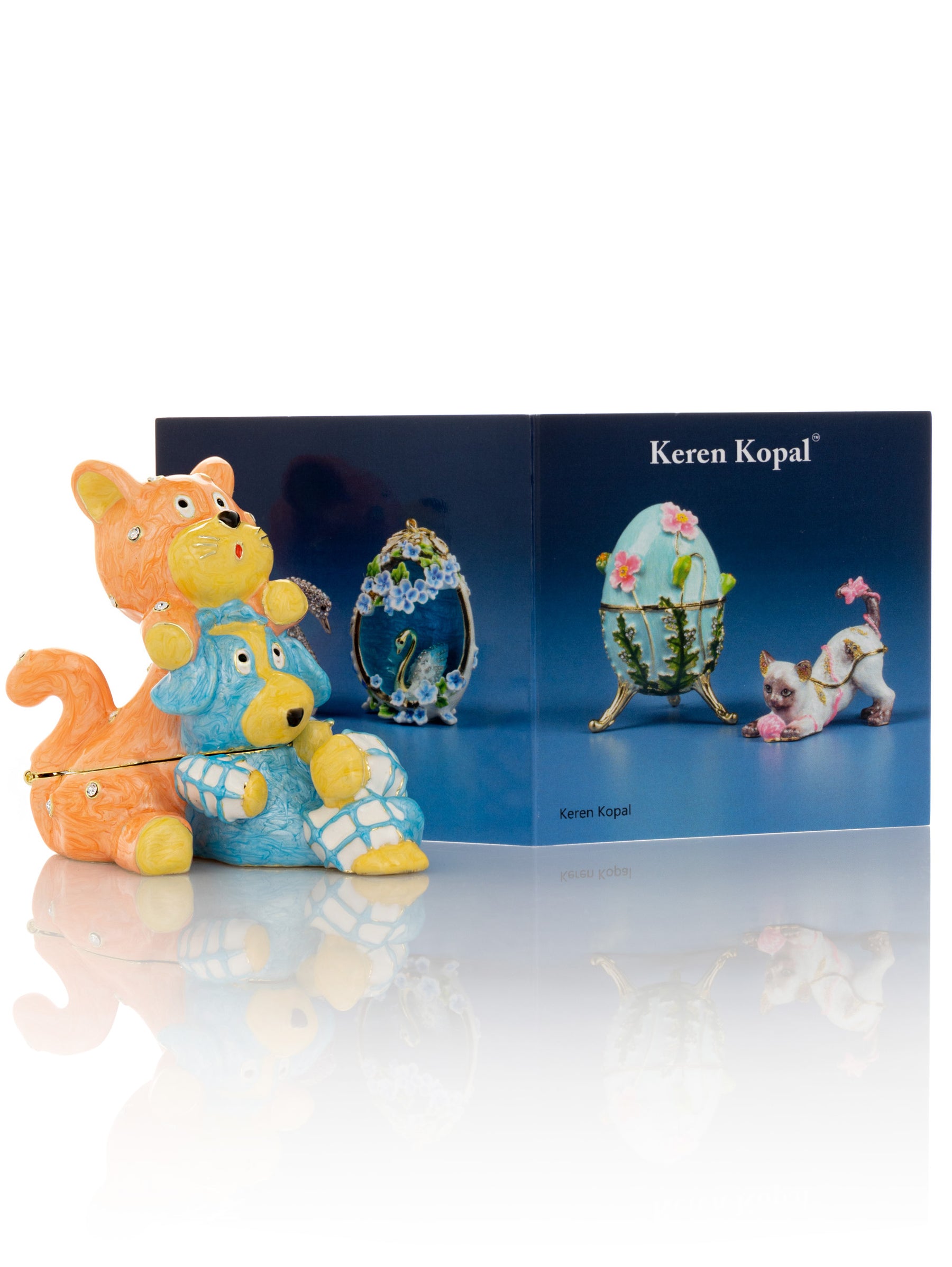 Keren Kopal Cat & Dog Friends sitting Together