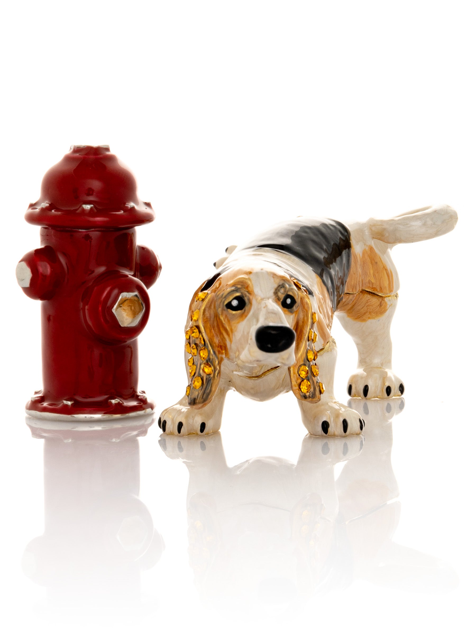 Keren Kopal Dog Peeing on Fire Hydrant