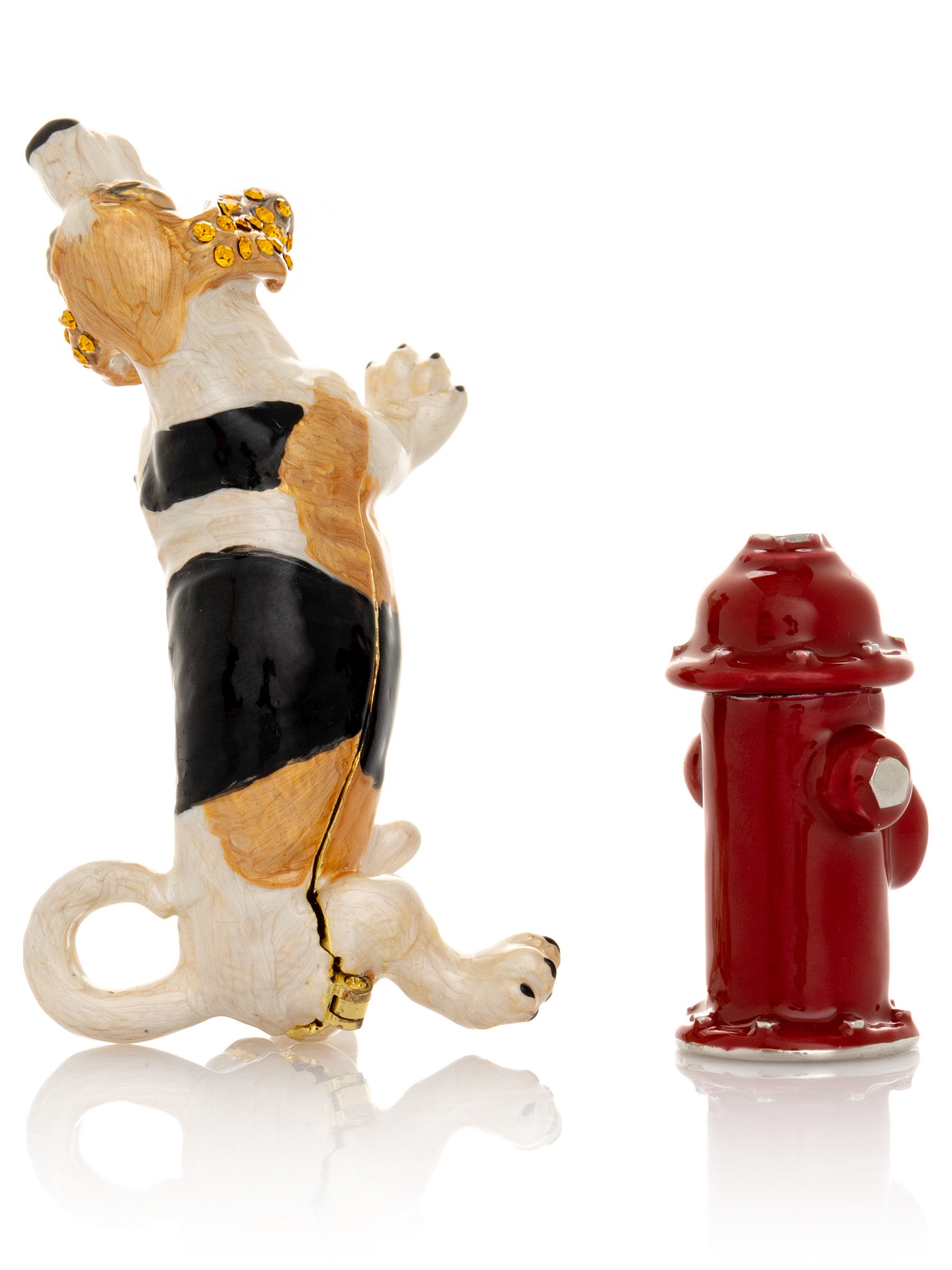 Keren Kopal Dog Peeing on Fire Hydrant