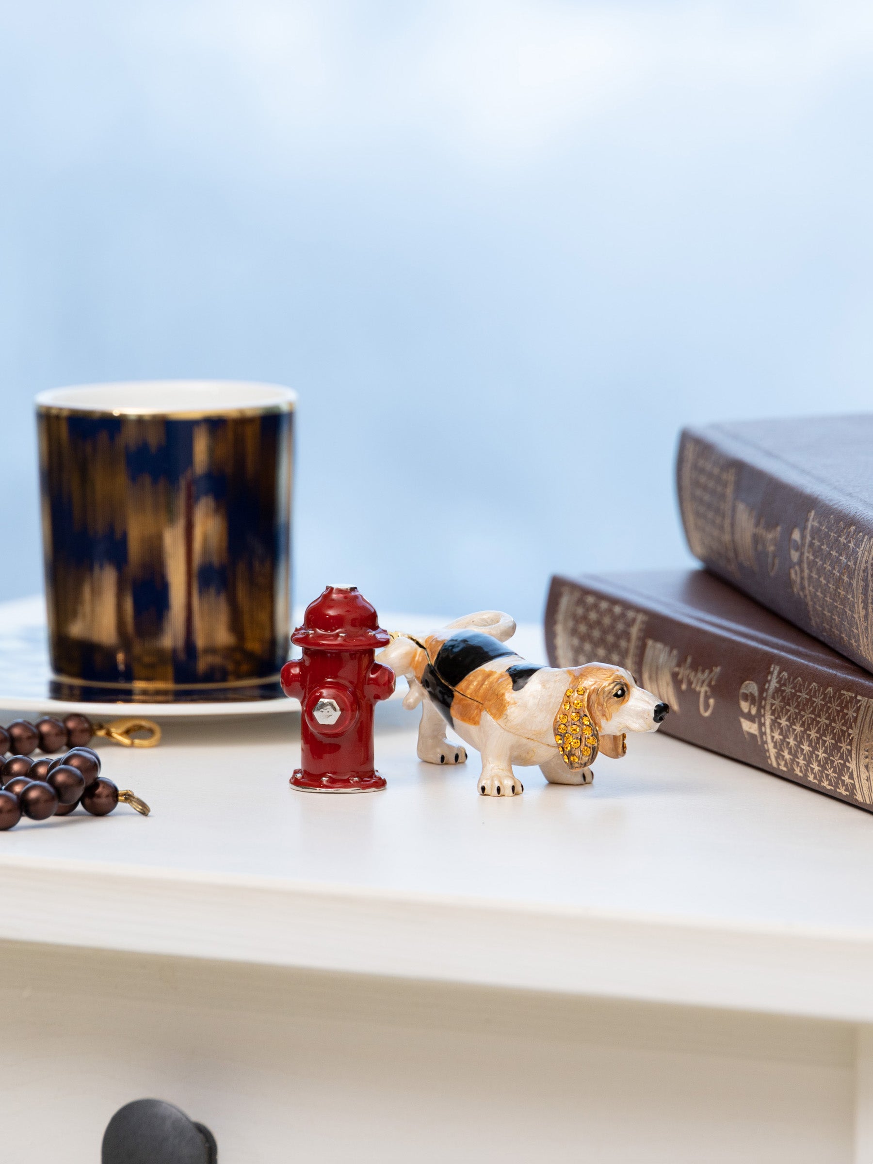 Keren Kopal Dog Peeing on Fire Hydrant