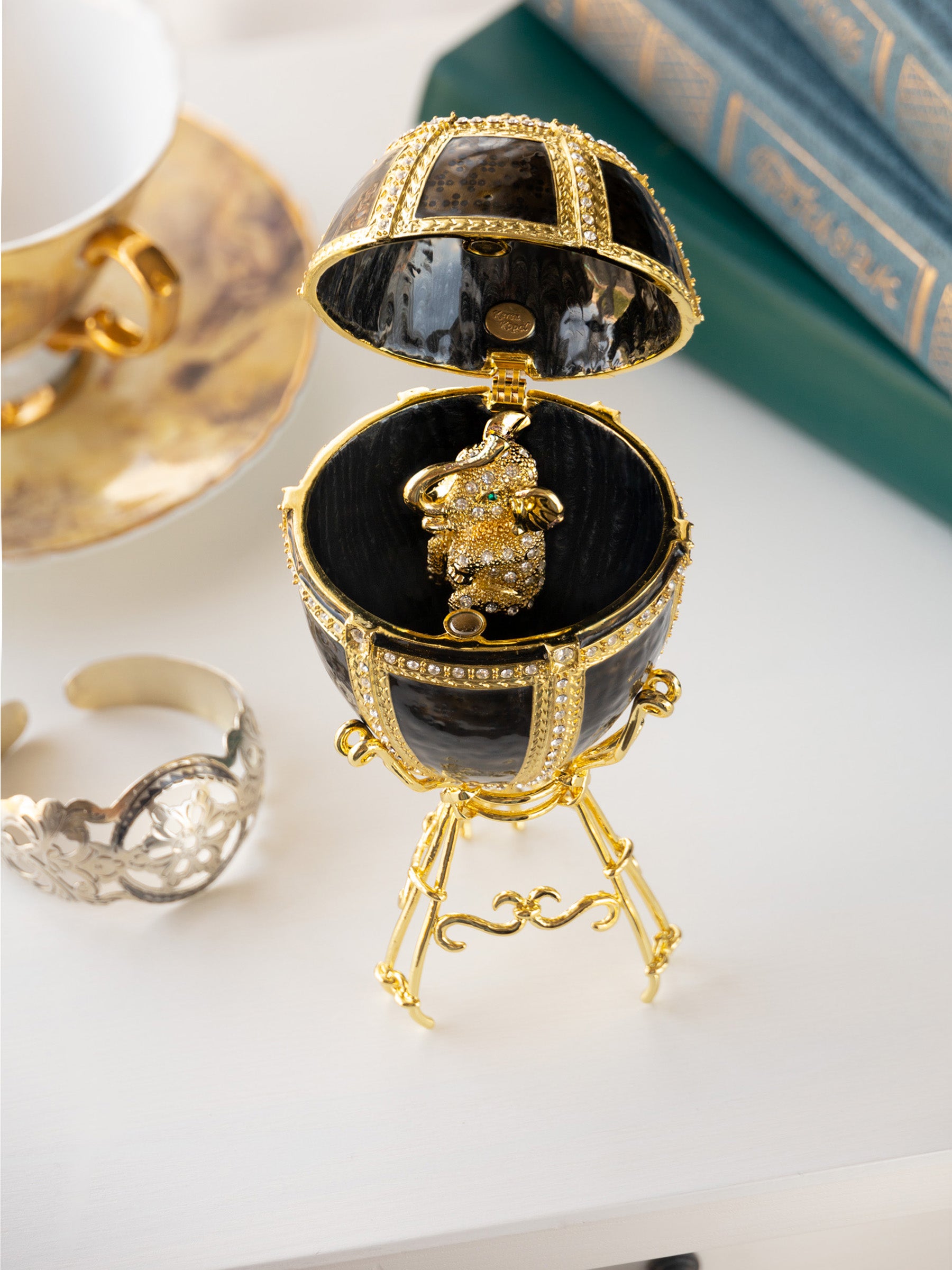Keren Kopal Black & Gold Egg with a Gold crystals Elephant