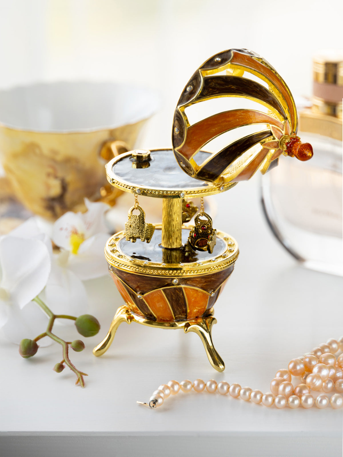 Keren Kopal Brown Carousel With Royal Chairs