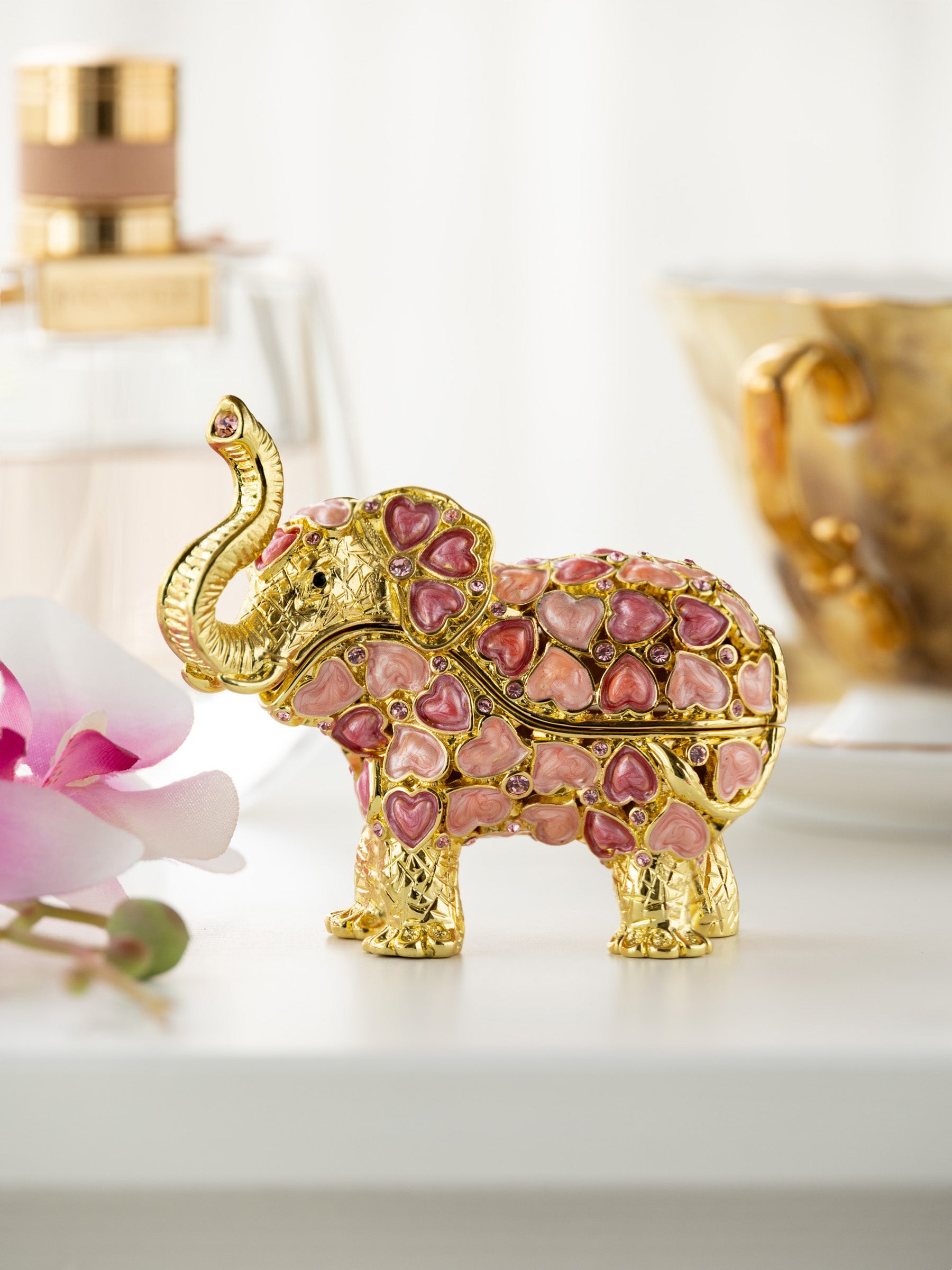 Keren Kopal Golden Elephant with Hearts decoration