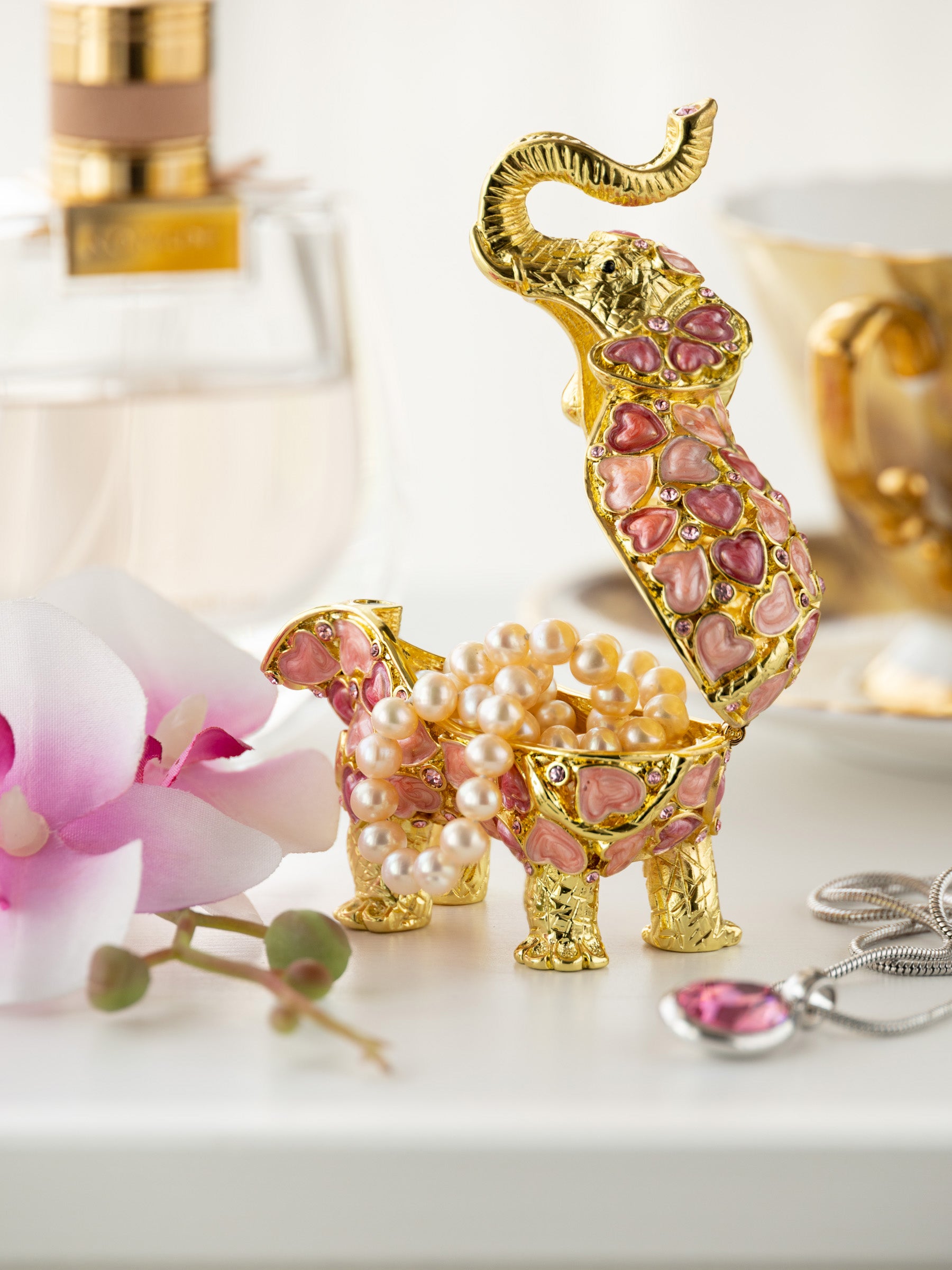 Keren Kopal Golden Elephant with Hearts decoration