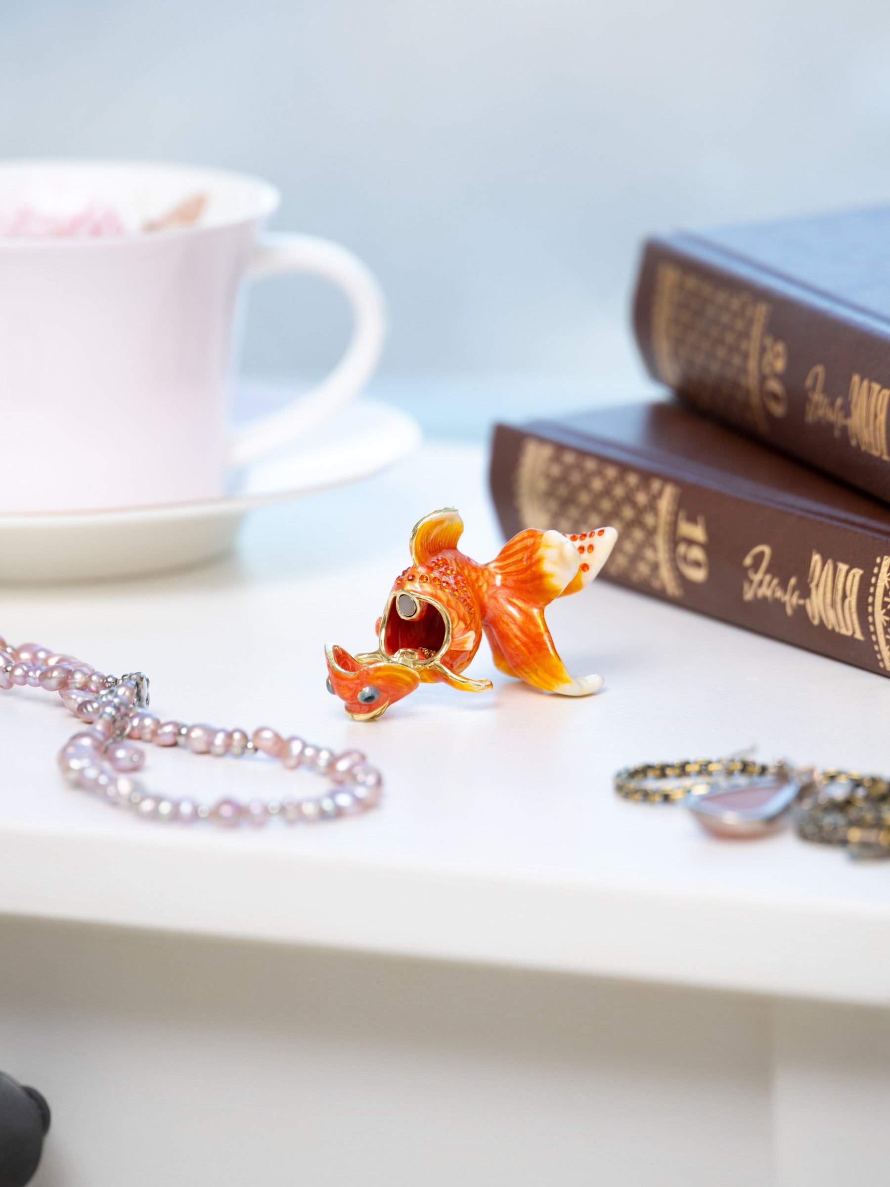 Keren Kopal Gold Fish Trinket