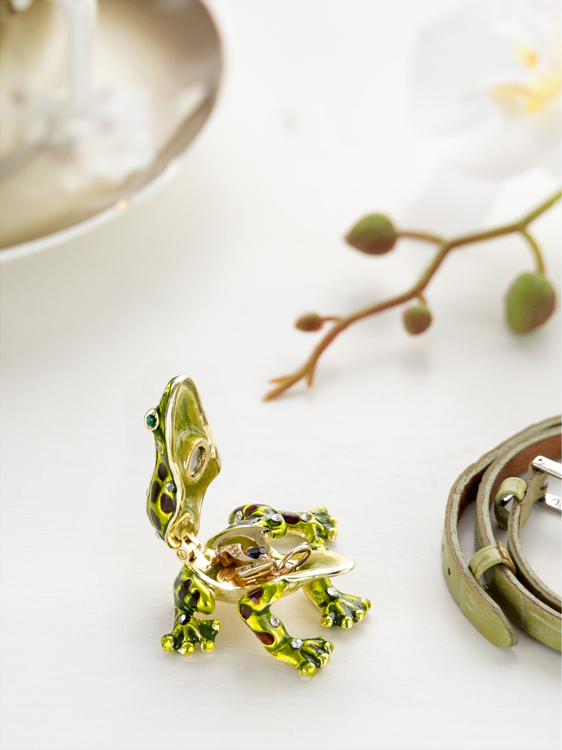 Keren Kopal Green Black Spotted Frog