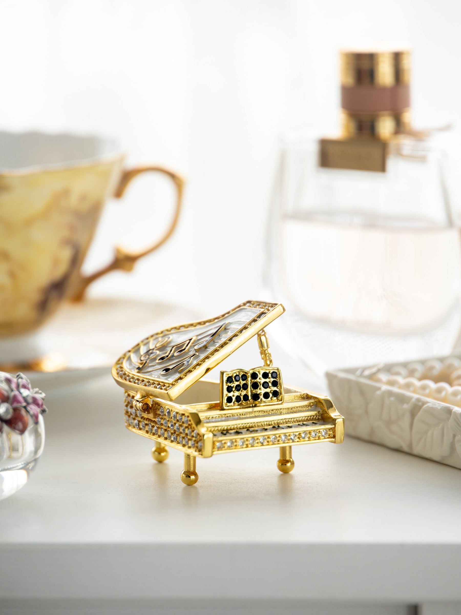 Keren Kopal Golden White Piano