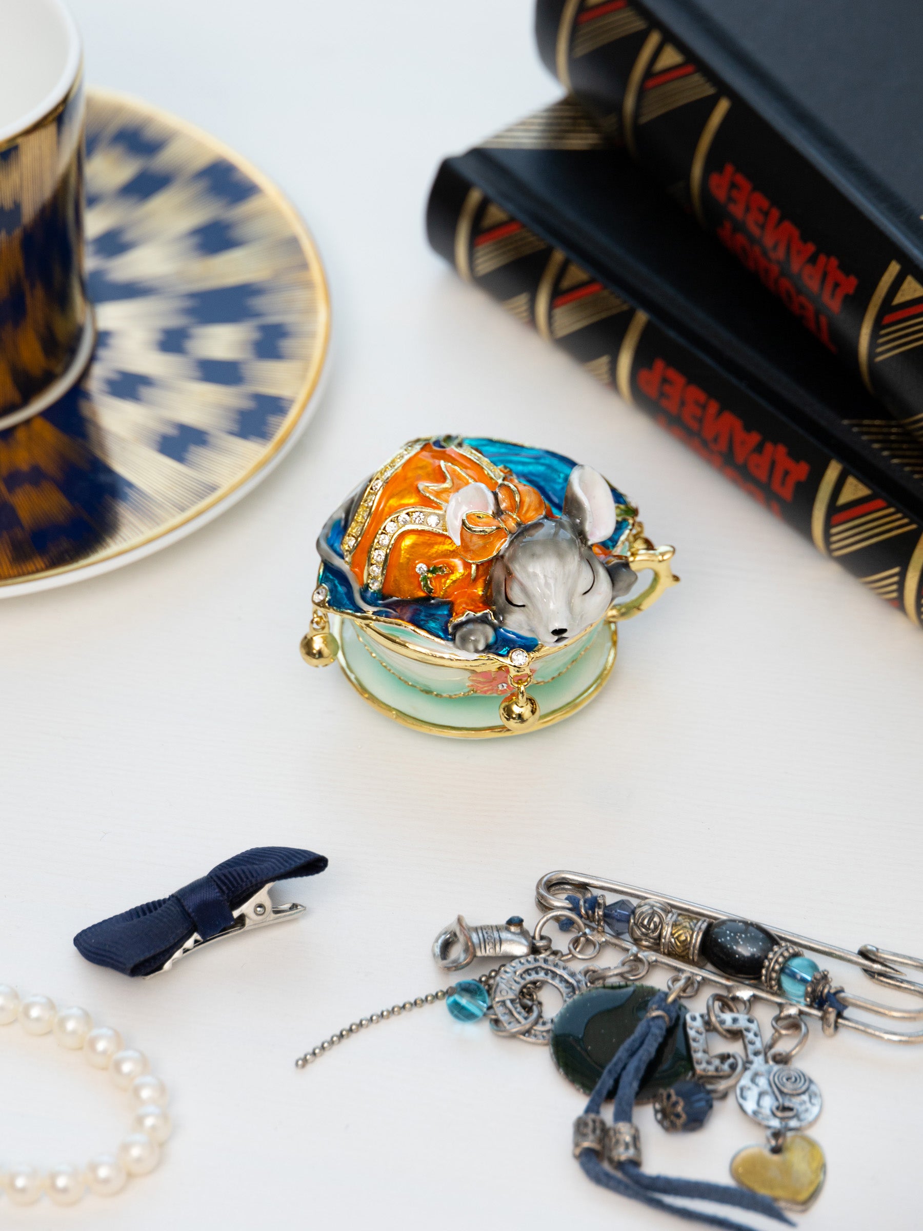 Keren Kopal Rat on Tea Pot