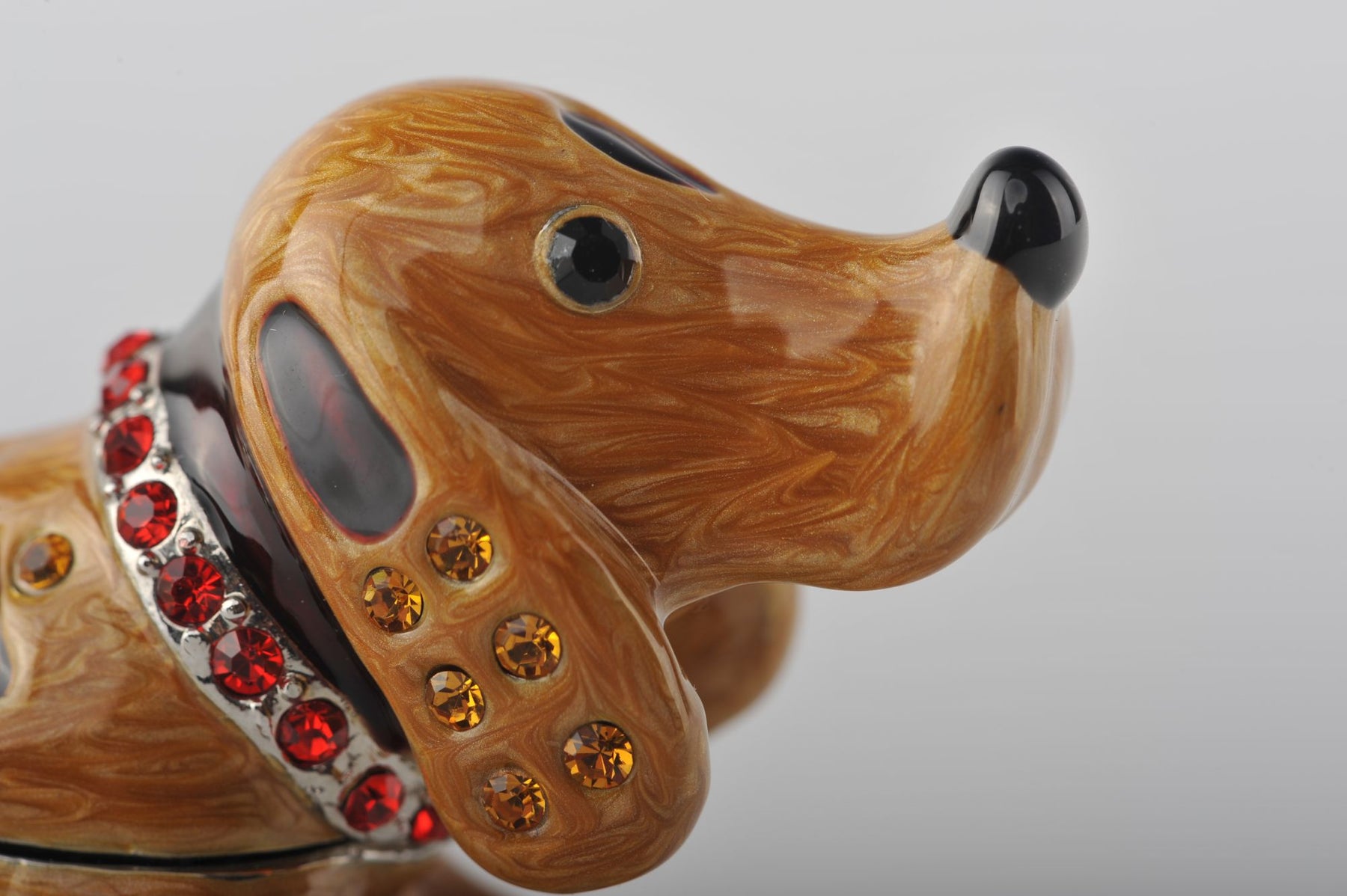 Keren Kopal Brown Dog with Red Collar