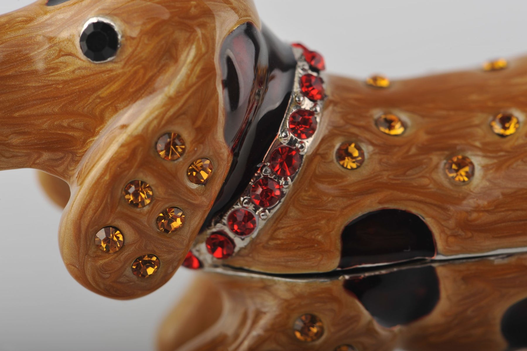 Keren Kopal Brown Dog with Red Collar