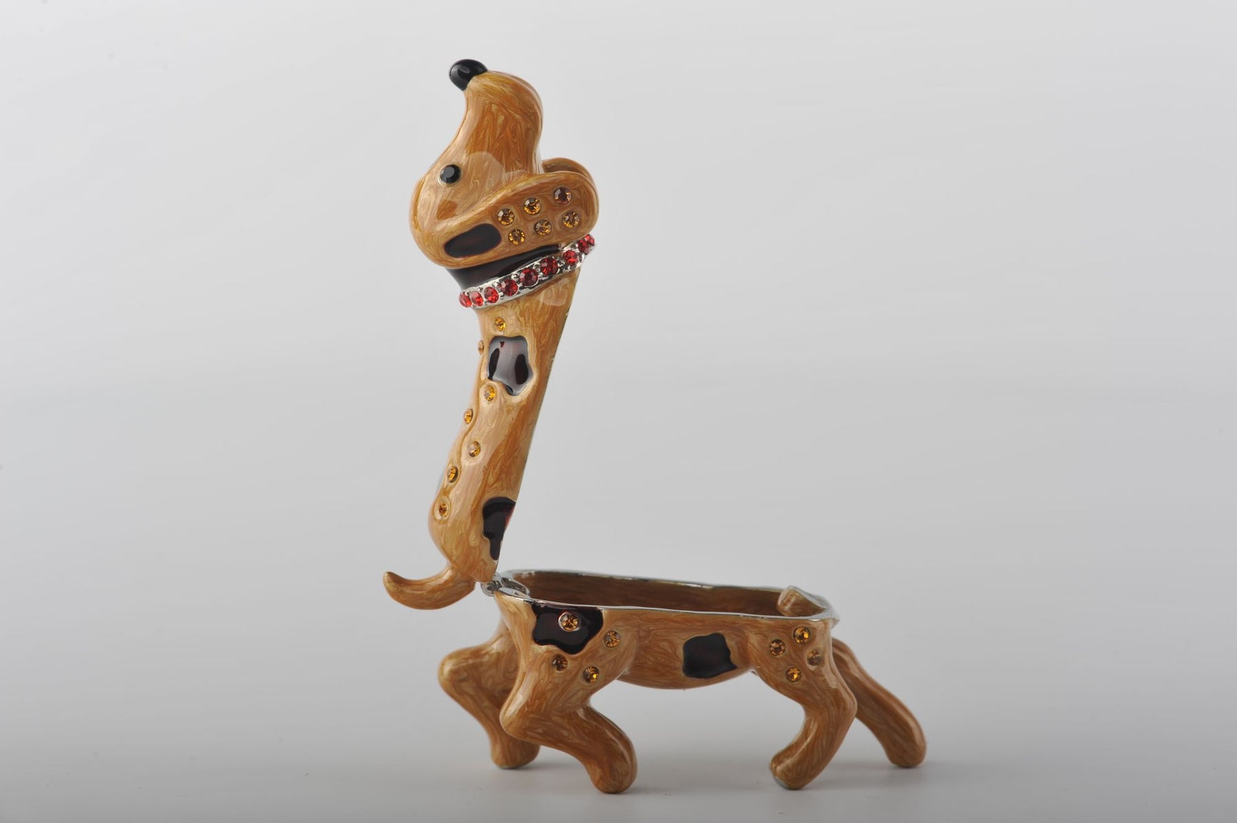 Keren Kopal Brown Dog with Red Collar