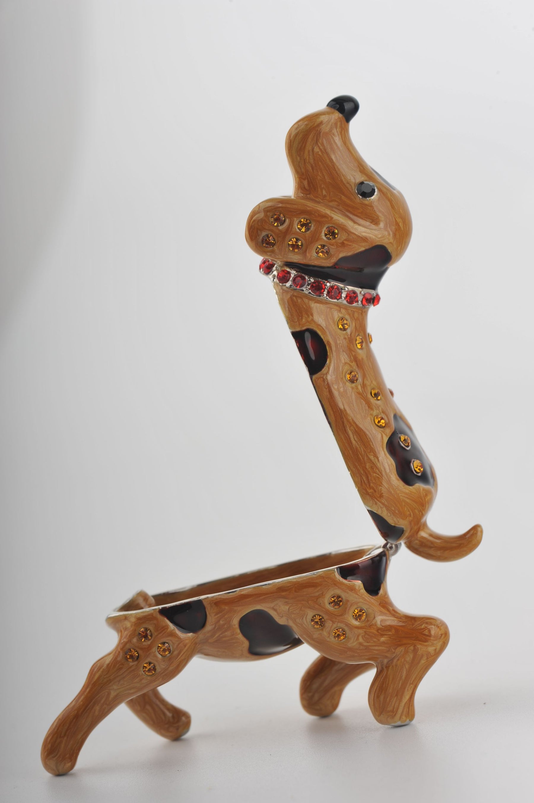 Keren Kopal Brown Dog with Red Collar