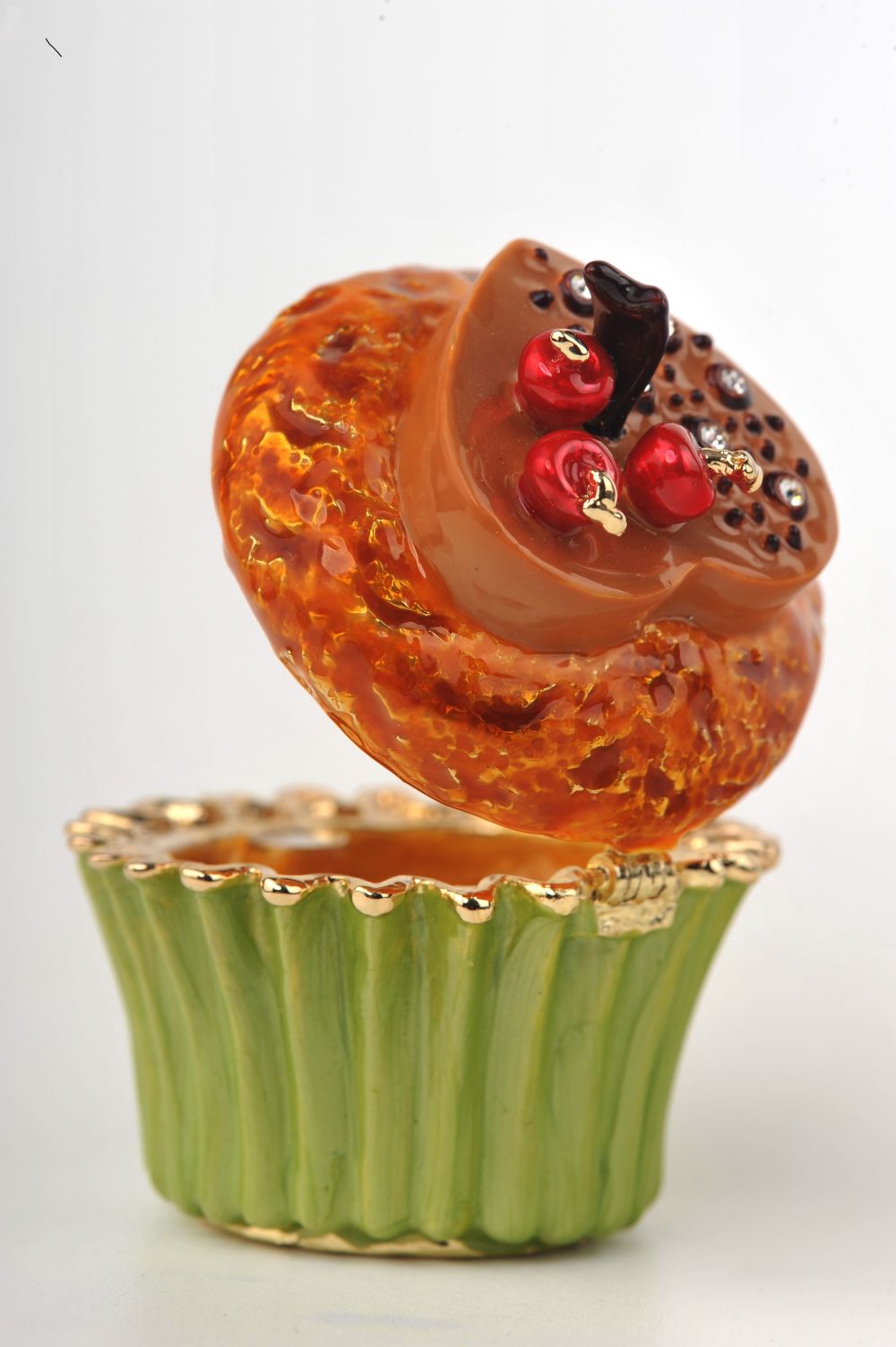 Keren Kopal Butter Cupcake with Chocolate Heart & Cherries