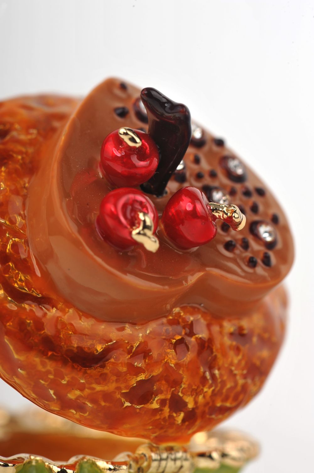 Keren Kopal Butter Cupcake with Chocolate Heart & Cherries