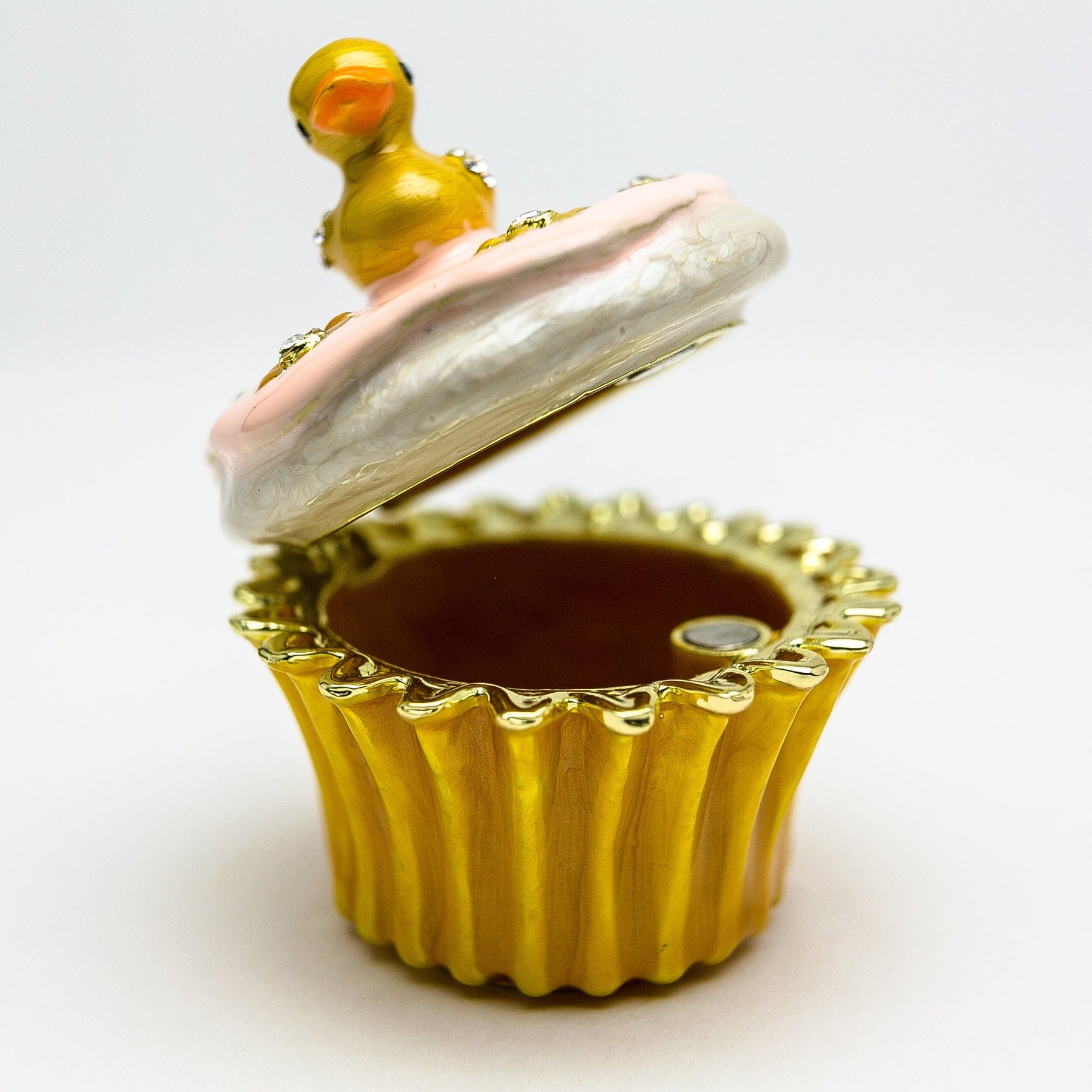 Keren Kopal Yellow Duck on Cupcake