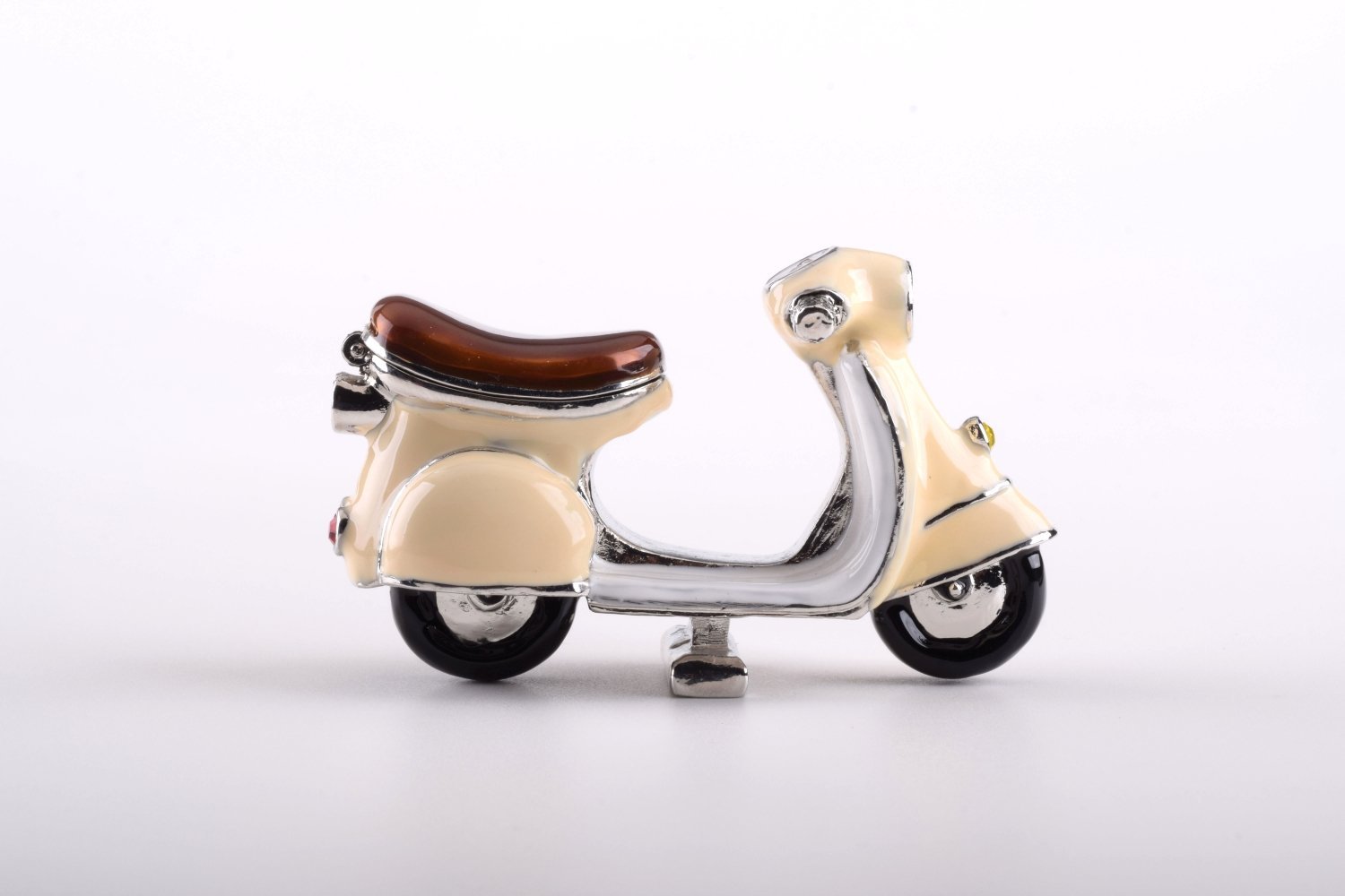 Keren Kopal Beige Vespa