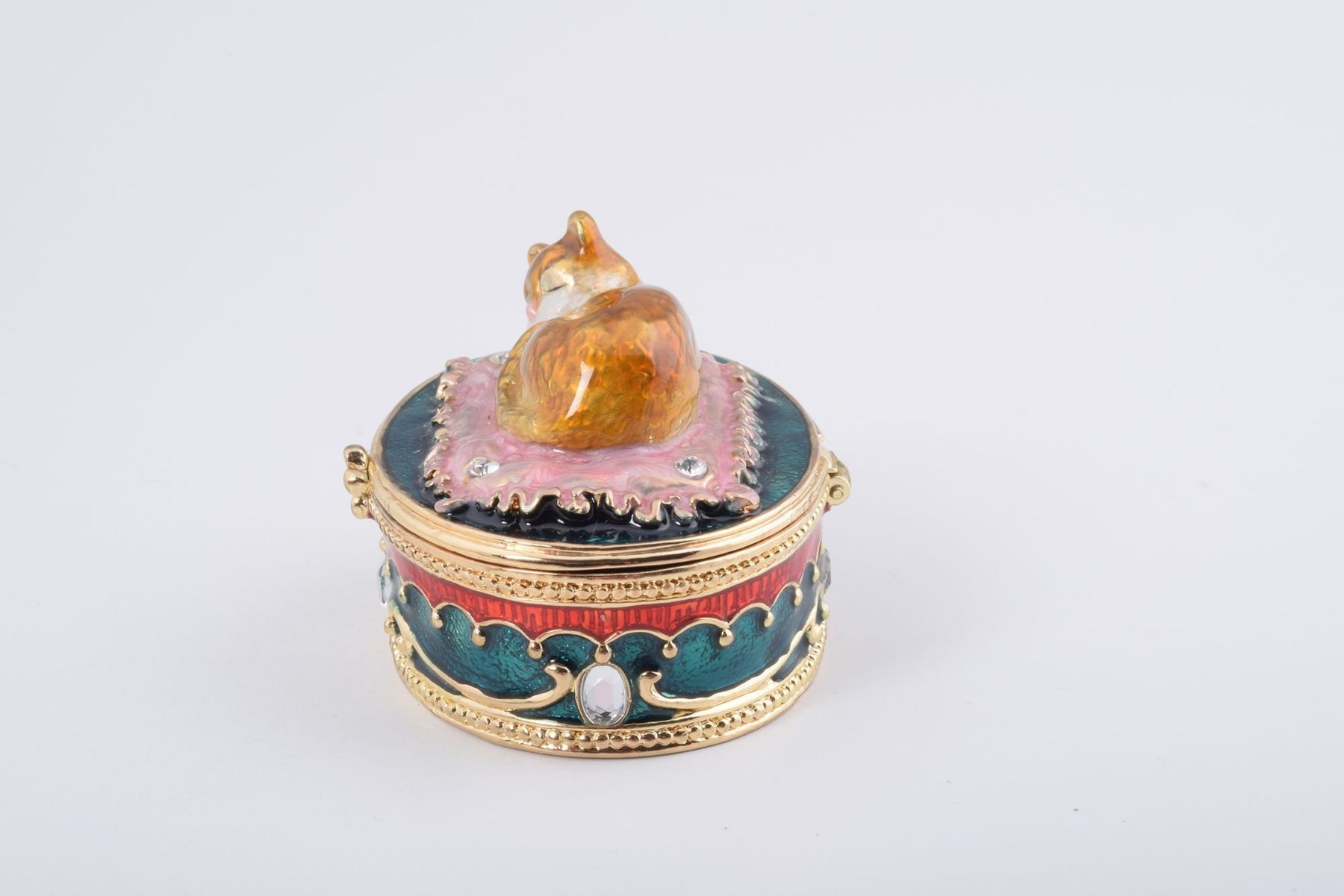 Keren Kopal Cat Sleeping