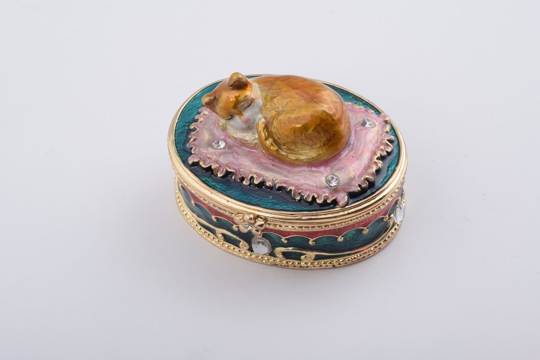 Keren Kopal Cat Sleeping