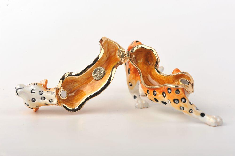 Keren Kopal Cheetah on the Hunt