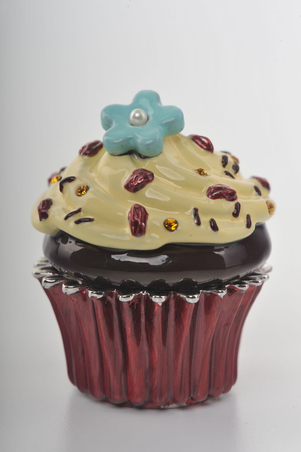 Keren Kopal Chocolate and Vanilla Frosting Cupcake