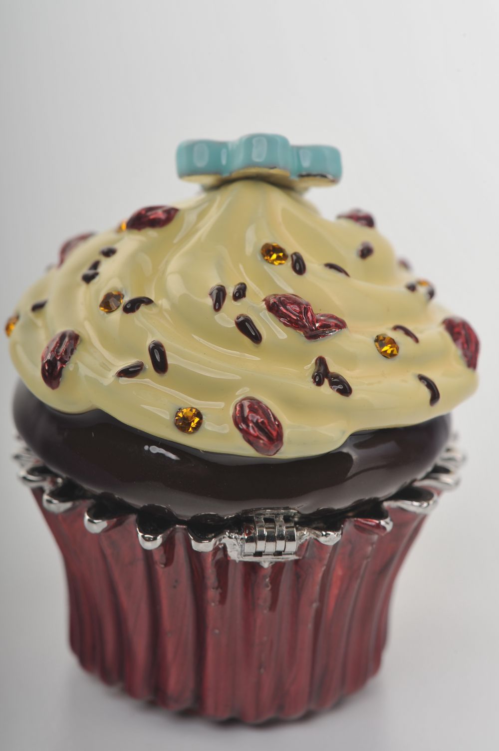 Keren Kopal Chocolate and Vanilla Frosting Cupcake