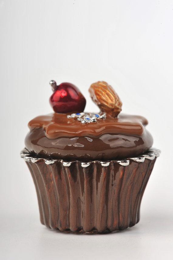 Keren Kopal Chocolate with Frosting Cupcake