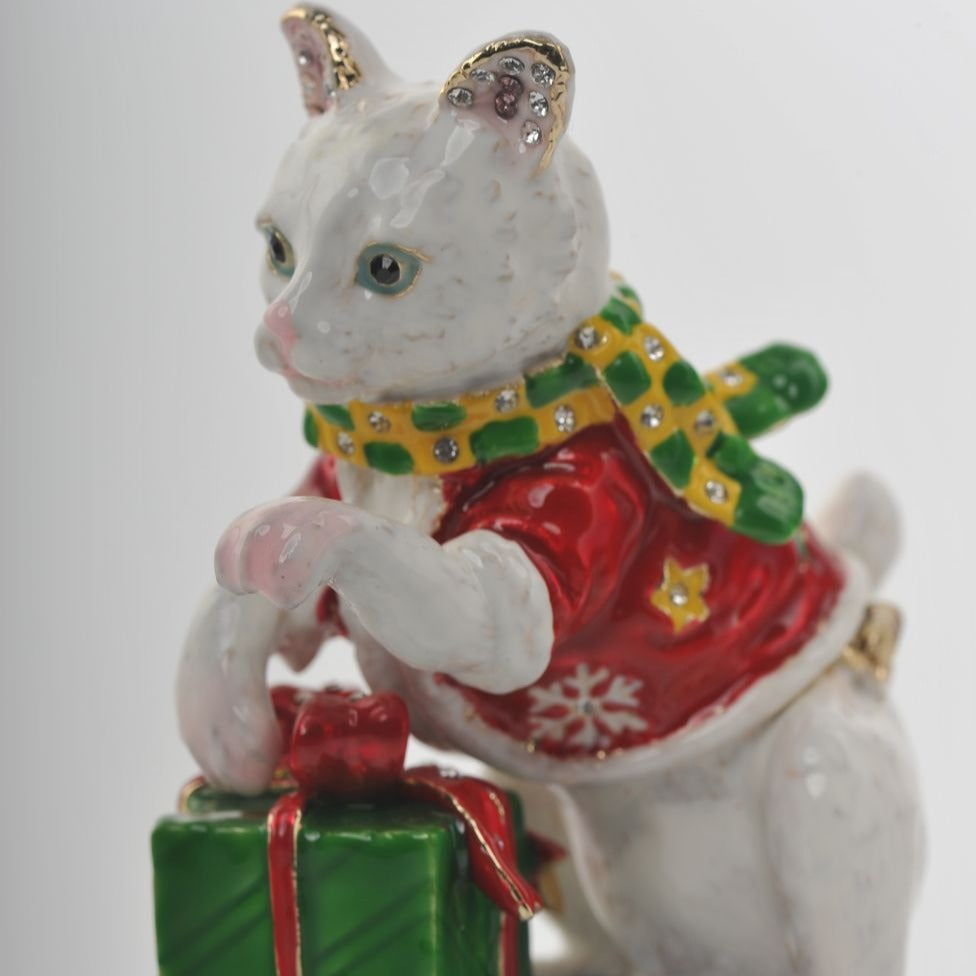 Keren Kopal Christmas Cat with Presents