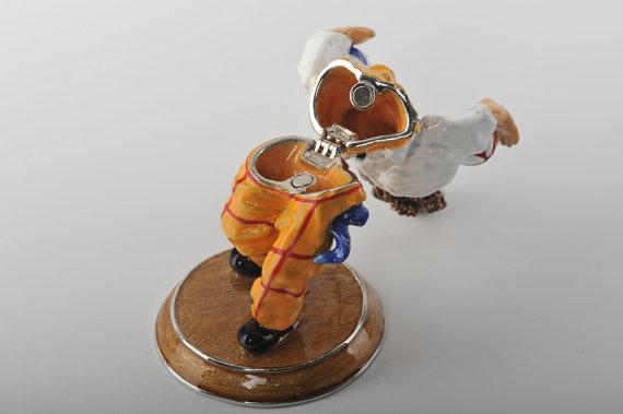 Keren Kopal Circus Clown Juggling