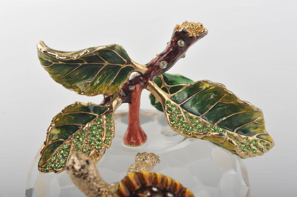 Keren Kopal Crystal Apple with a Turtle