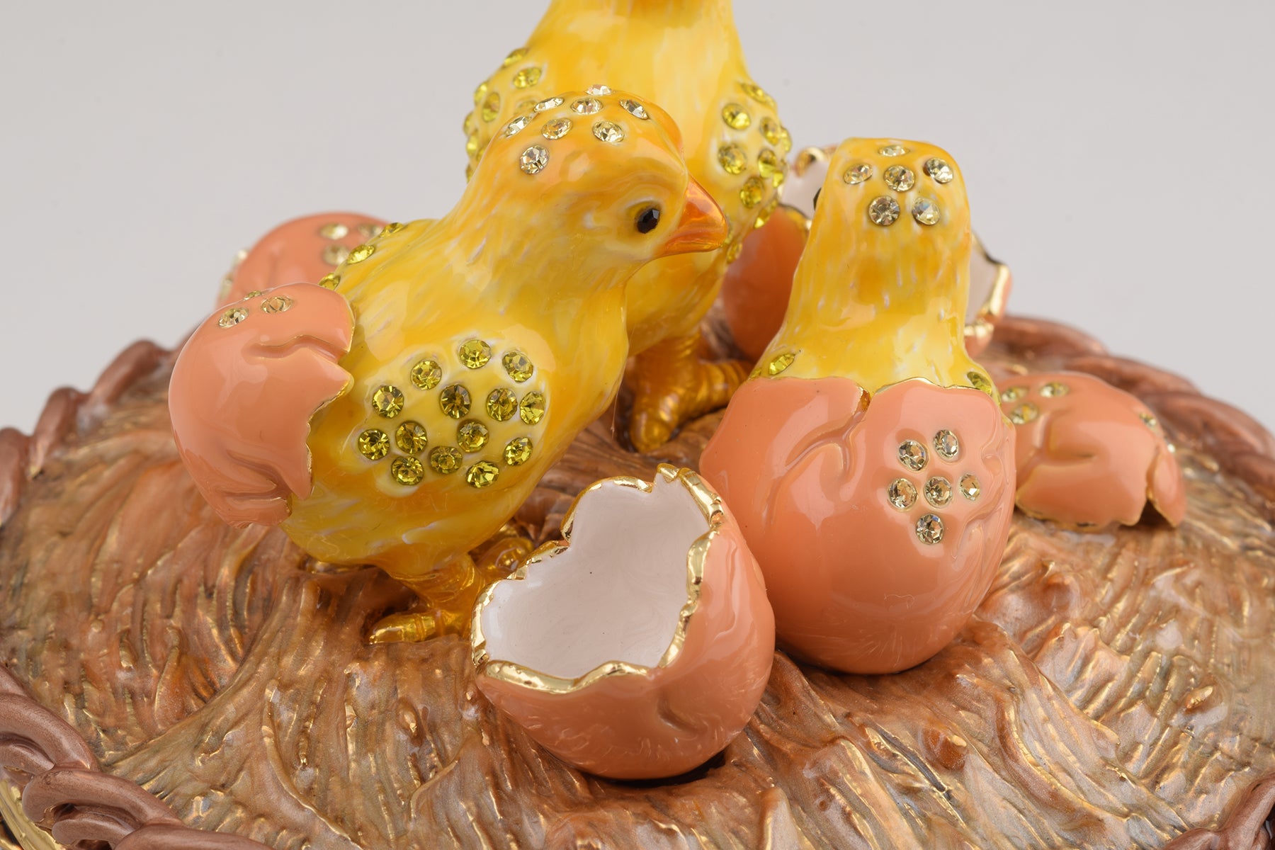 Keren Kopal Brown basket with Baby Chicks &eggs
