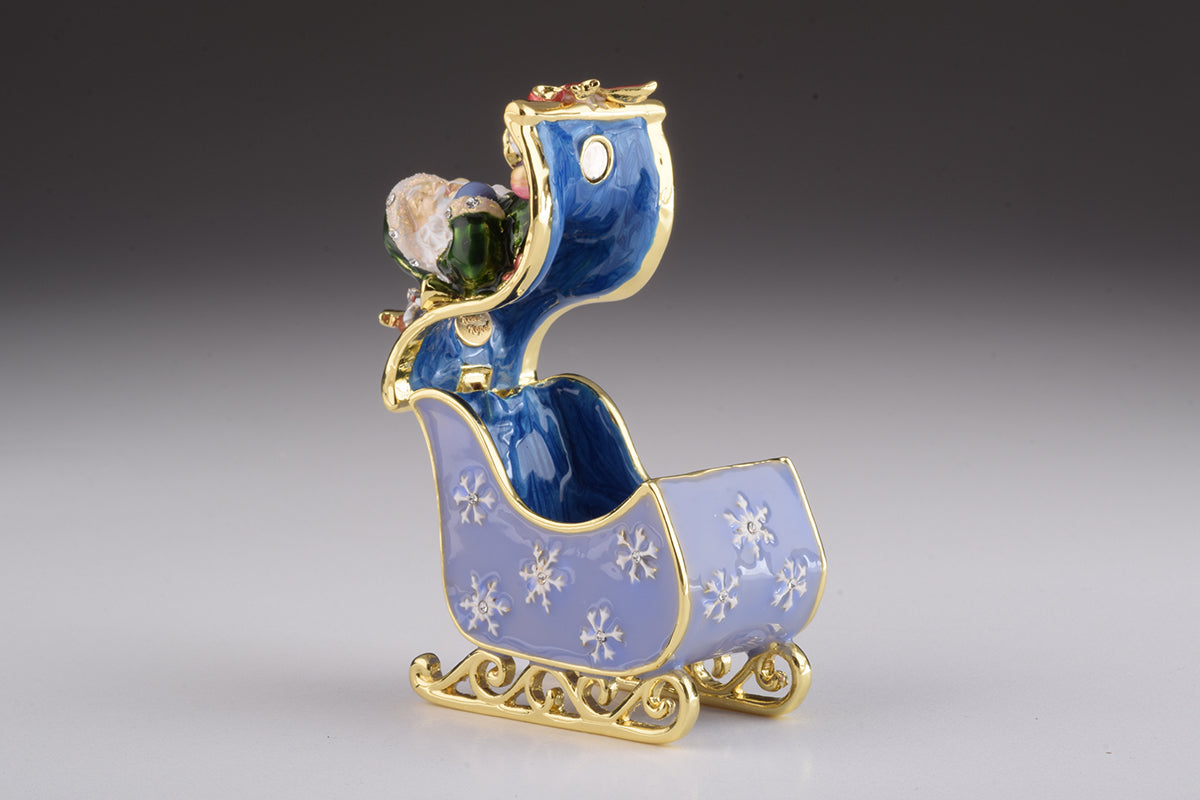 Keren Kopal Santa in Carriage