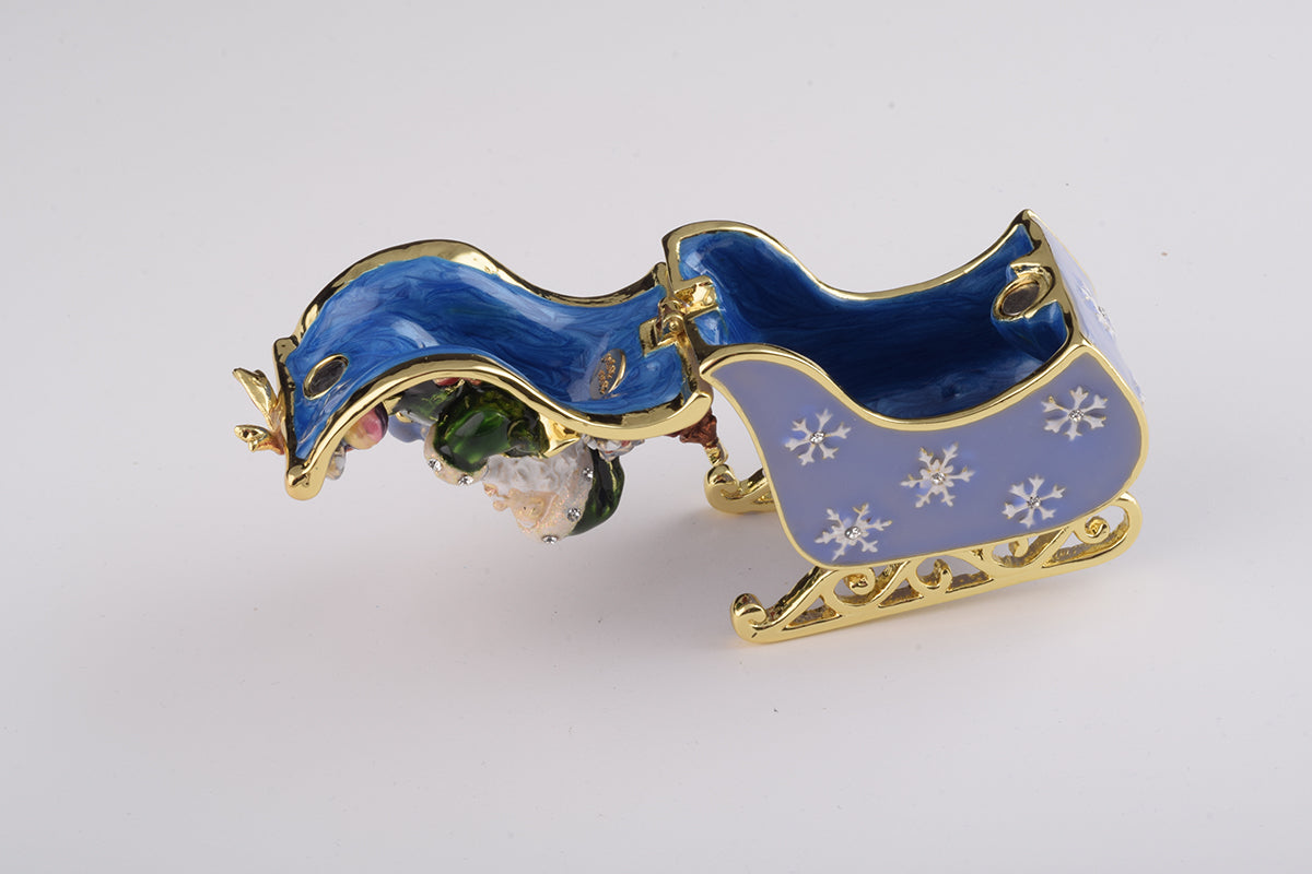 Keren Kopal Santa in Carriage