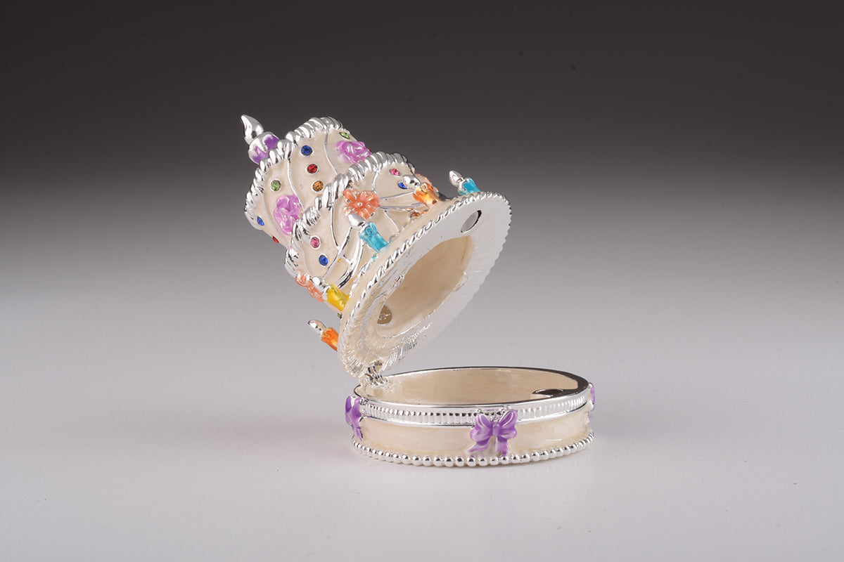 Keren Kopal White Wedding Cake