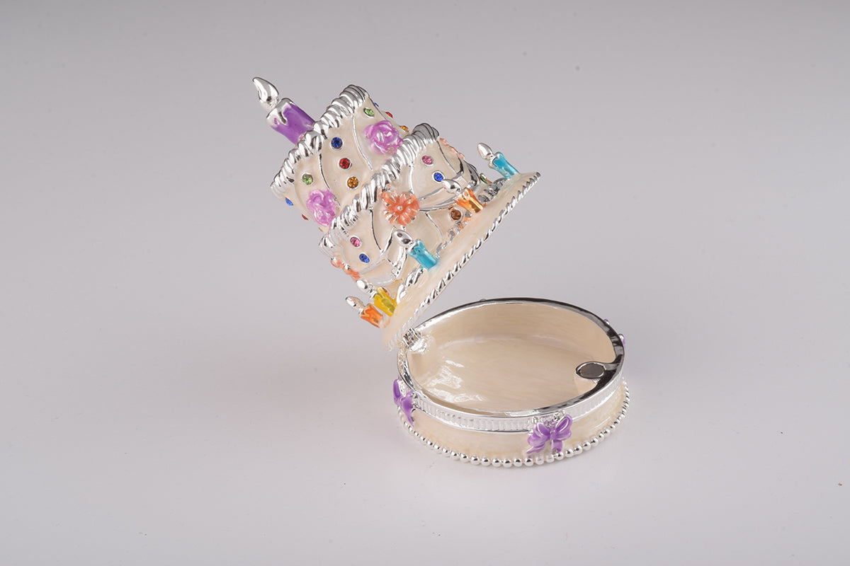 Keren Kopal White Wedding Cake