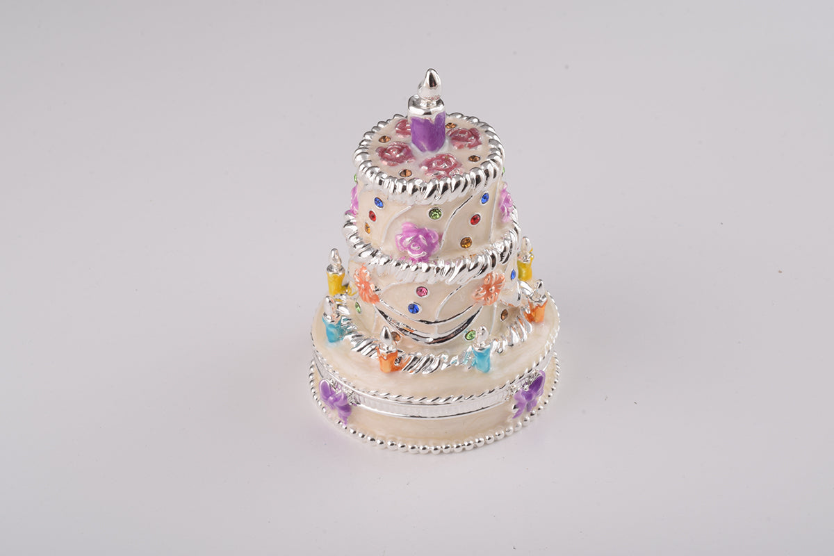 Keren Kopal White Wedding Cake