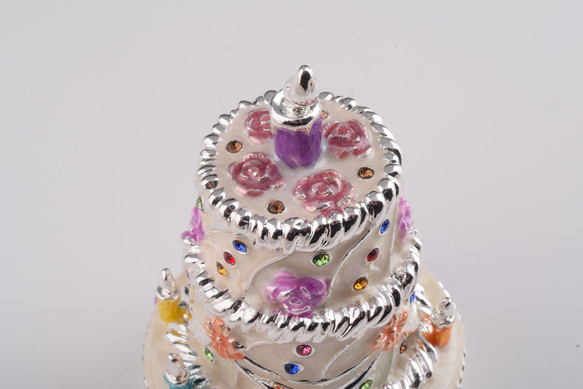 Keren Kopal White Wedding Cake