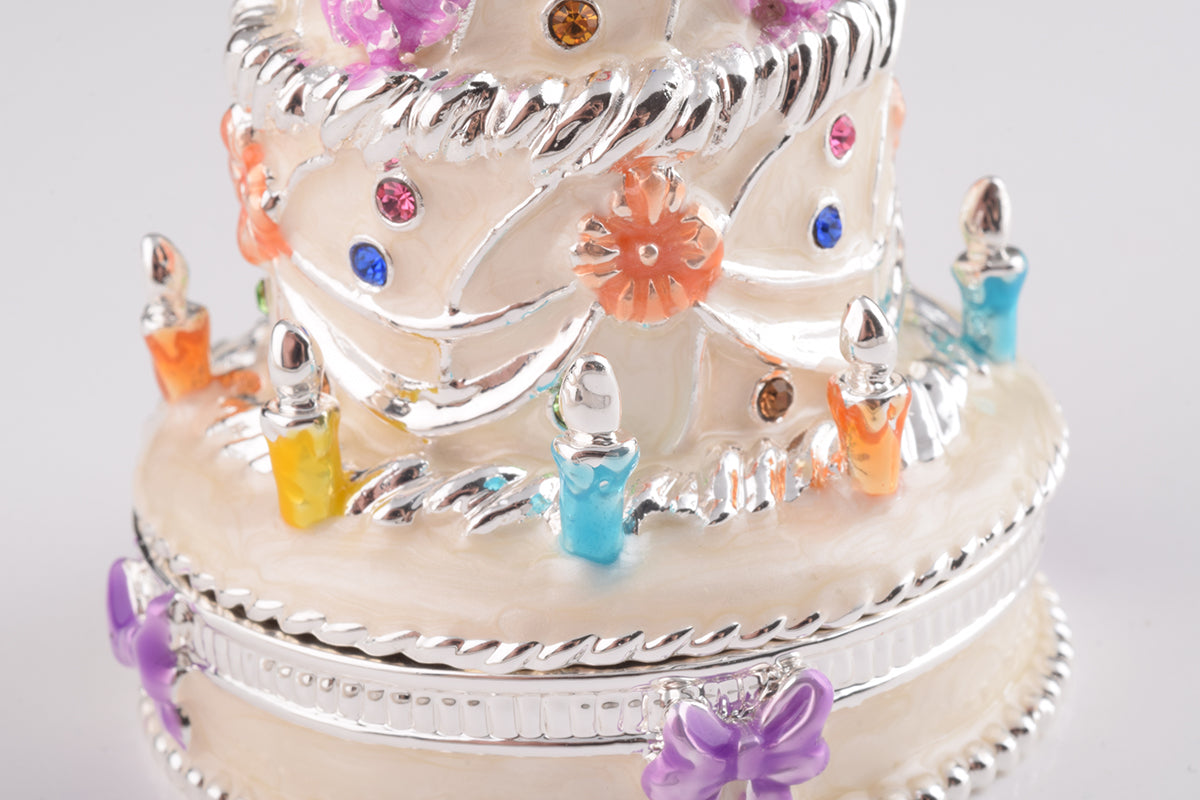 Keren Kopal White Wedding Cake