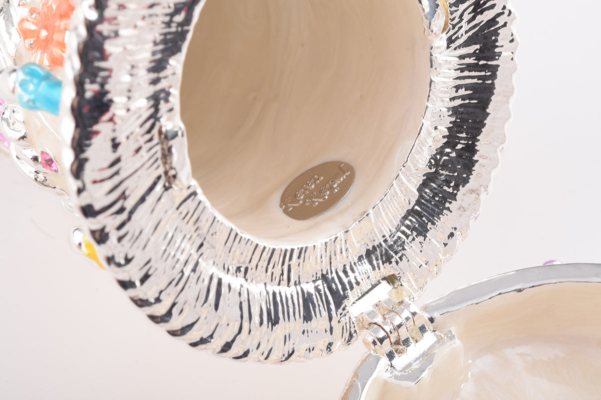 Keren Kopal White Wedding Cake