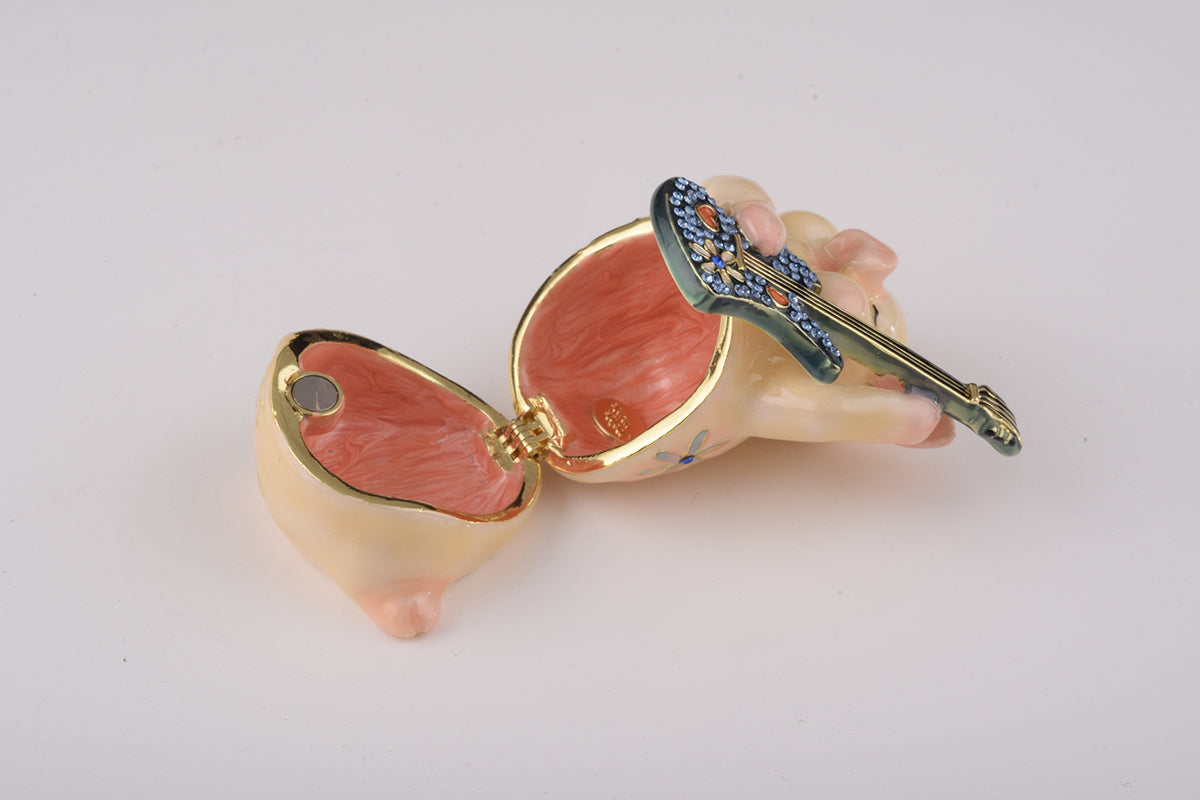 Keren Kopal Pig Playing Guitar