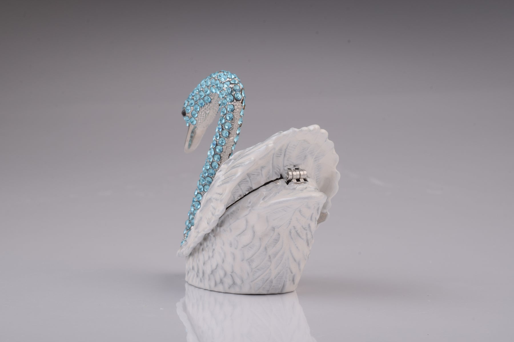 Keren Kopal White Swan