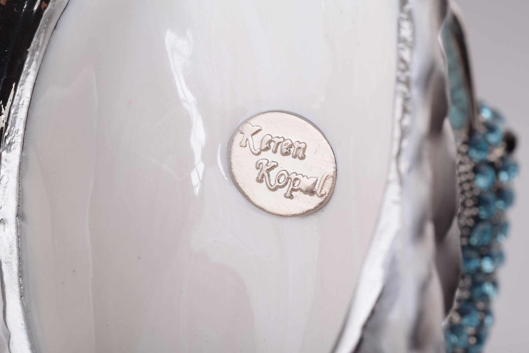 Keren Kopal White Swan