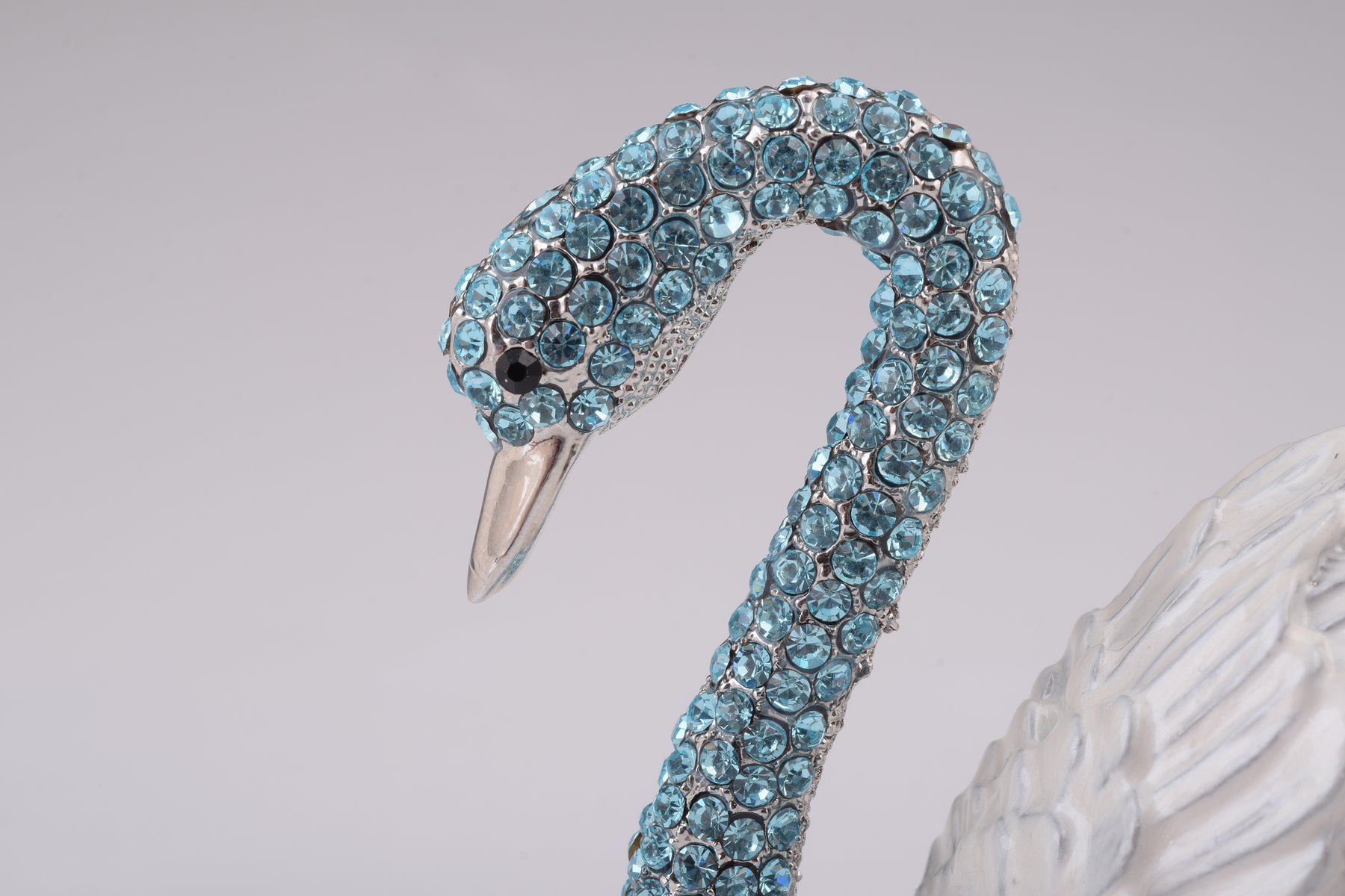 Keren Kopal White Swan