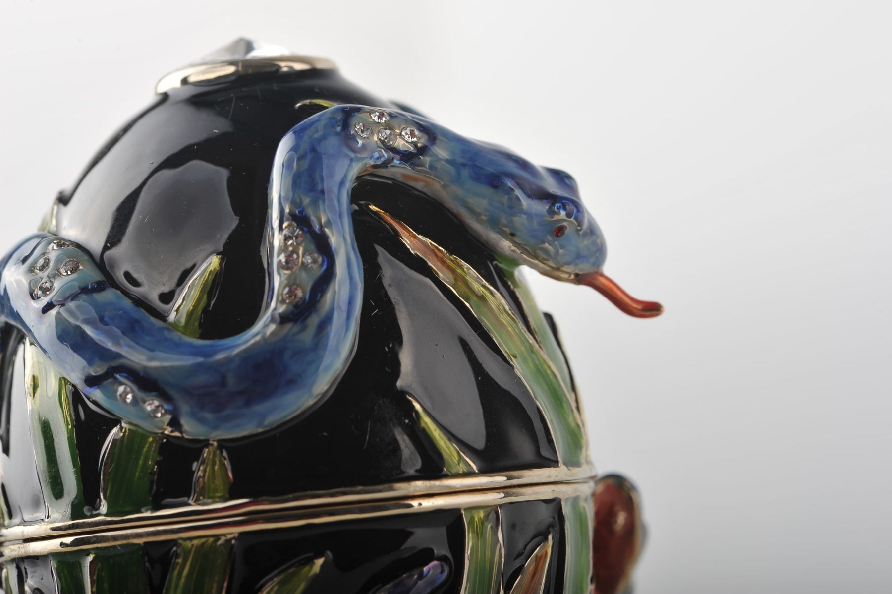 Keren Kopal Black Egg with Snakes