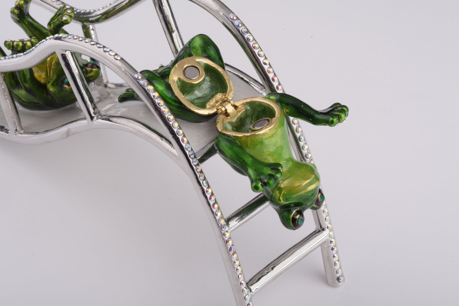 Keren Kopal Two Frogs Riding Slide